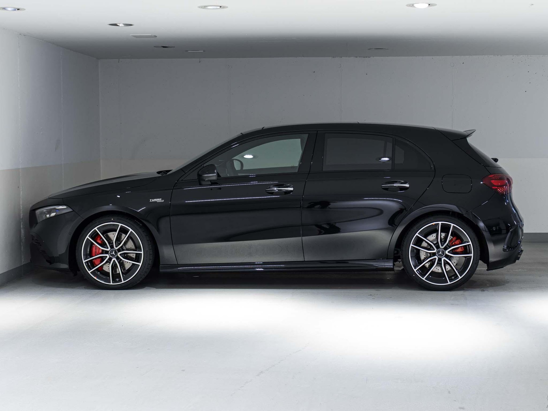 MERCEDES-BENZ A 35 AMG 4MATIC-image-4