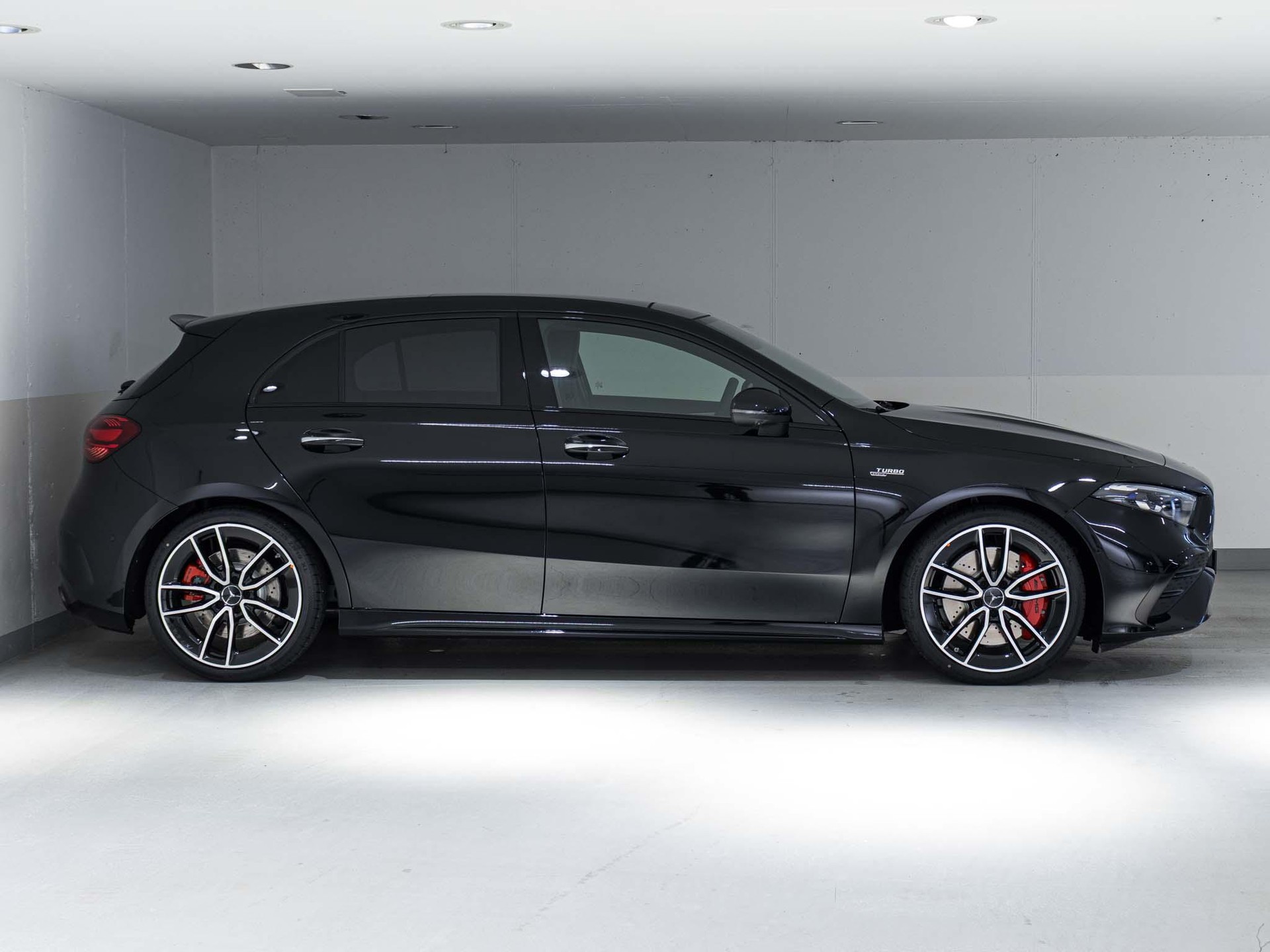 MERCEDES-BENZ A 35 AMG 4MATIC-image-1