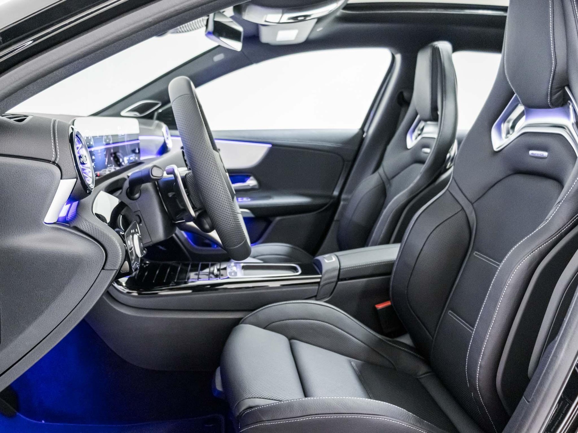 MERCEDES-BENZ A 35 AMG 4MATIC-image-6