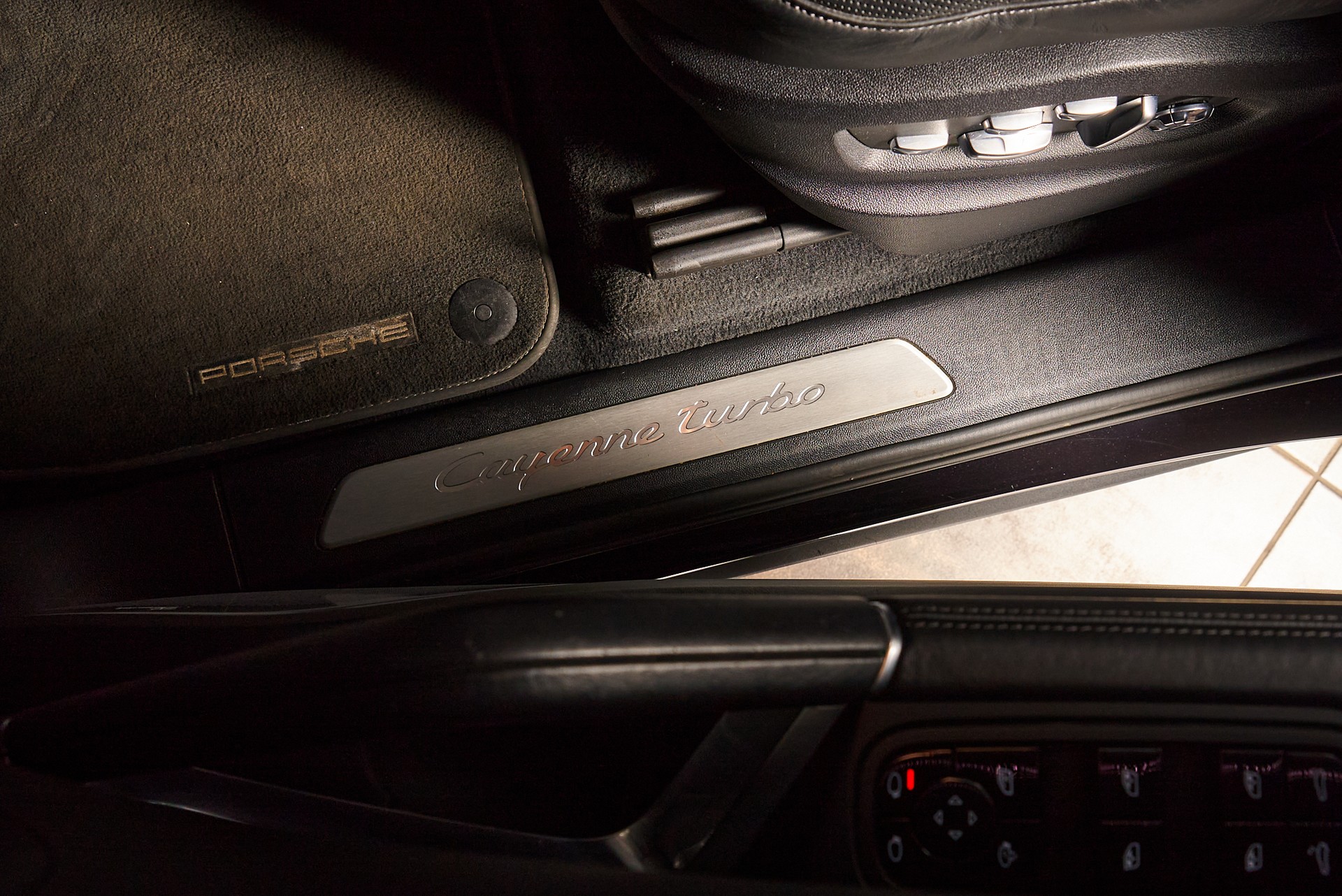 PORSCHE Cayenne Turbo-image-10