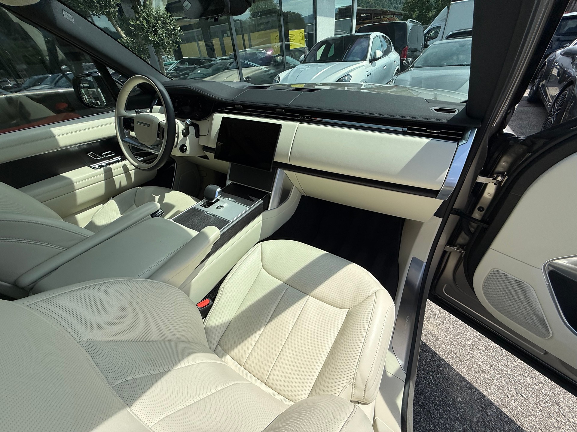LAND ROVER Range Rover P550e Si6 PHEV HSE Automatic-image-11