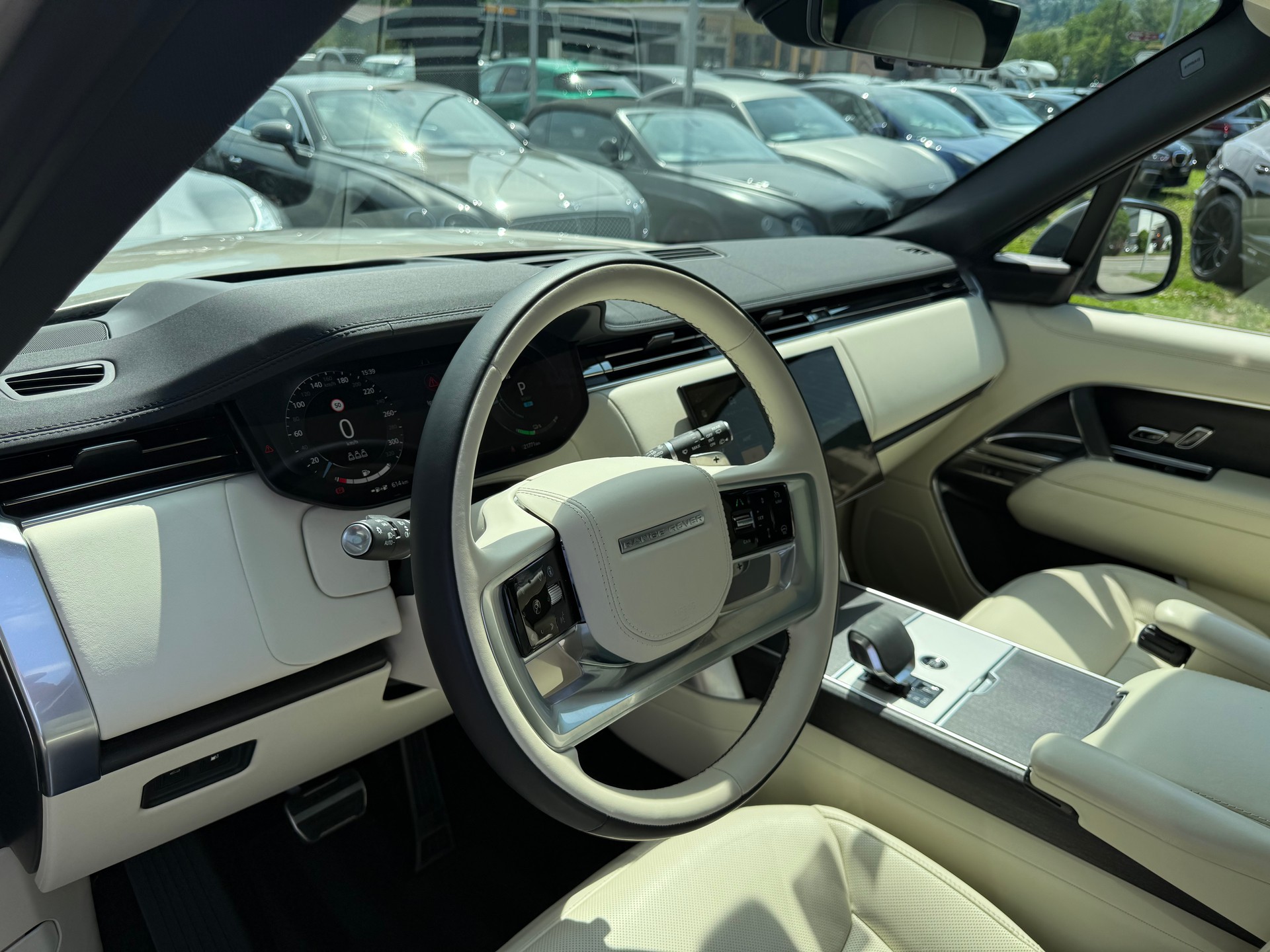 LAND ROVER Range Rover P550e Si6 PHEV HSE Automatic-image-13