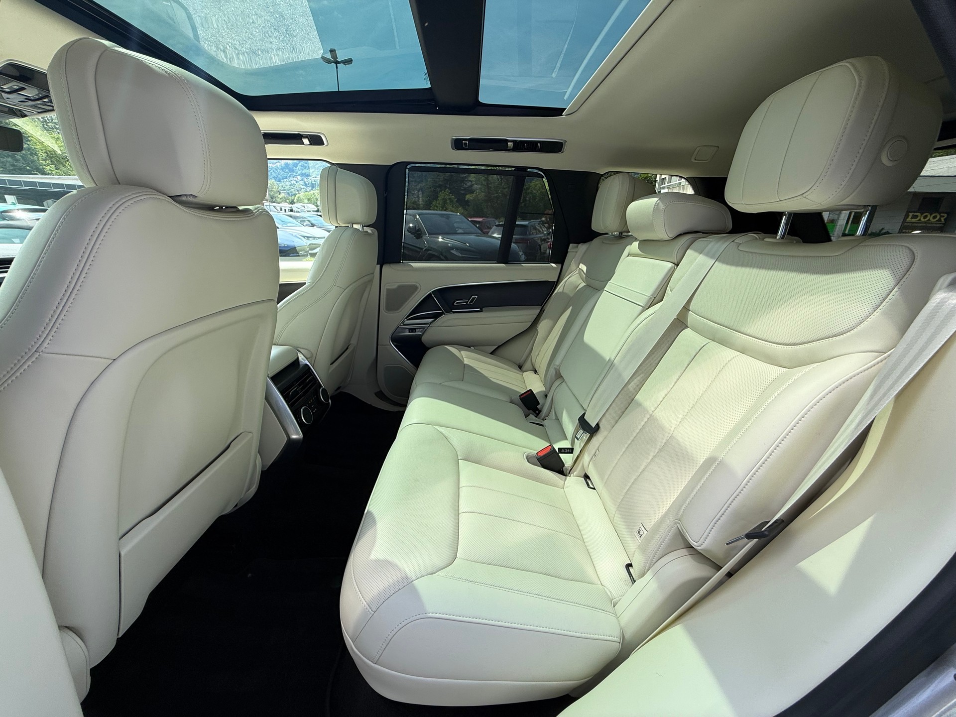 LAND ROVER Range Rover P550e Si6 PHEV HSE Automatic-image-17