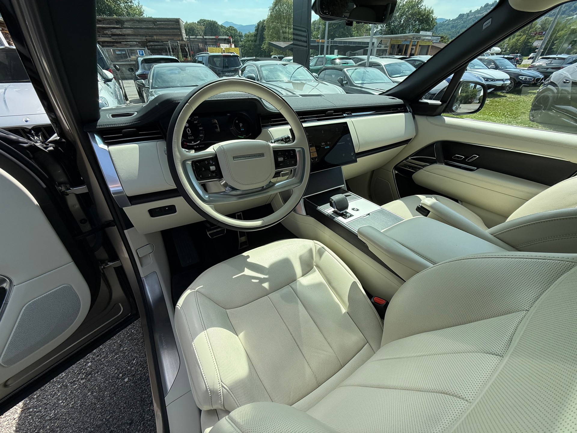 LAND ROVER Range Rover P550e Si6 PHEV HSE Automatic-image-9
