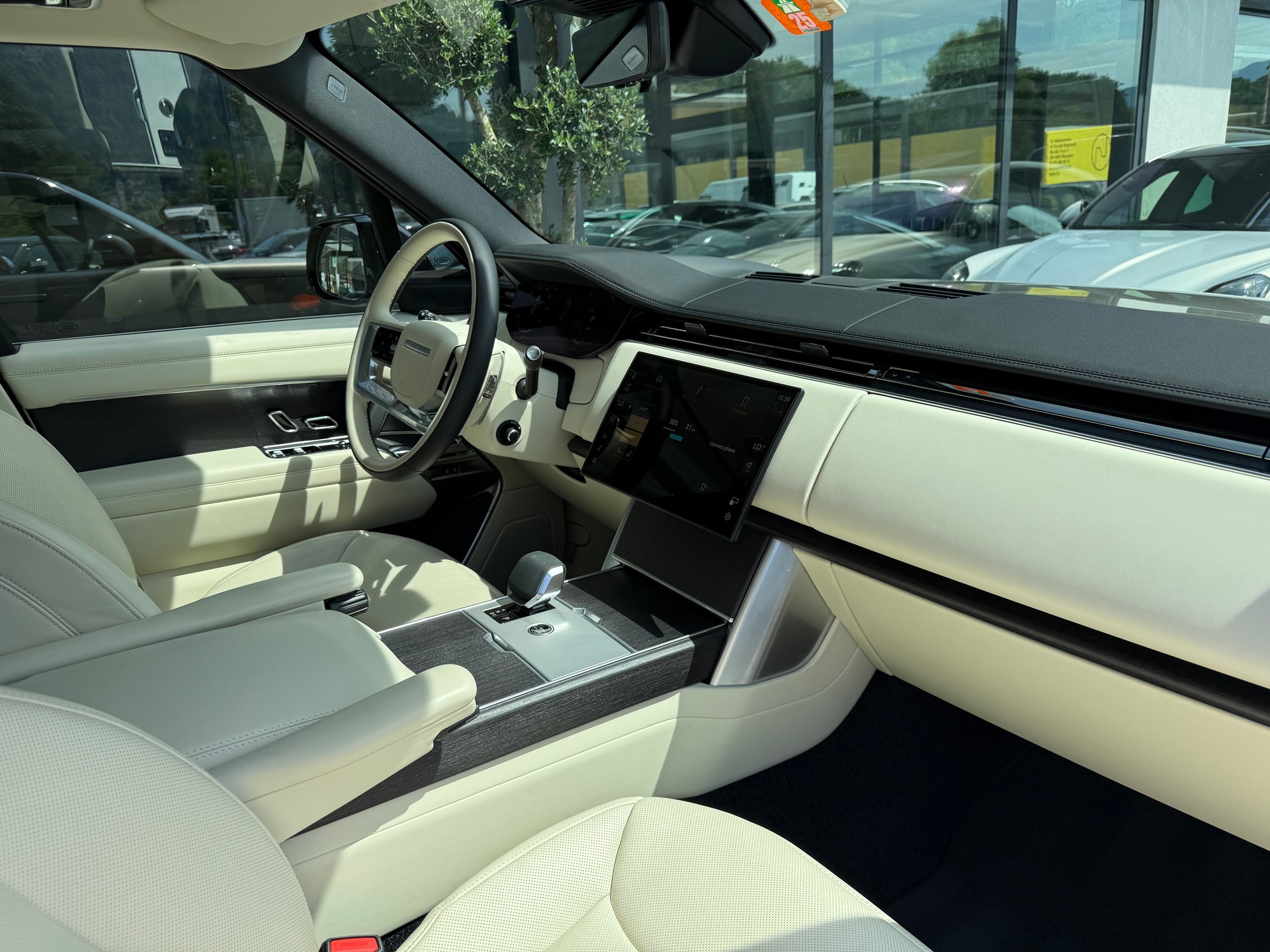 LAND ROVER Range Rover P550e Si6 PHEV HSE Automatic-image-12