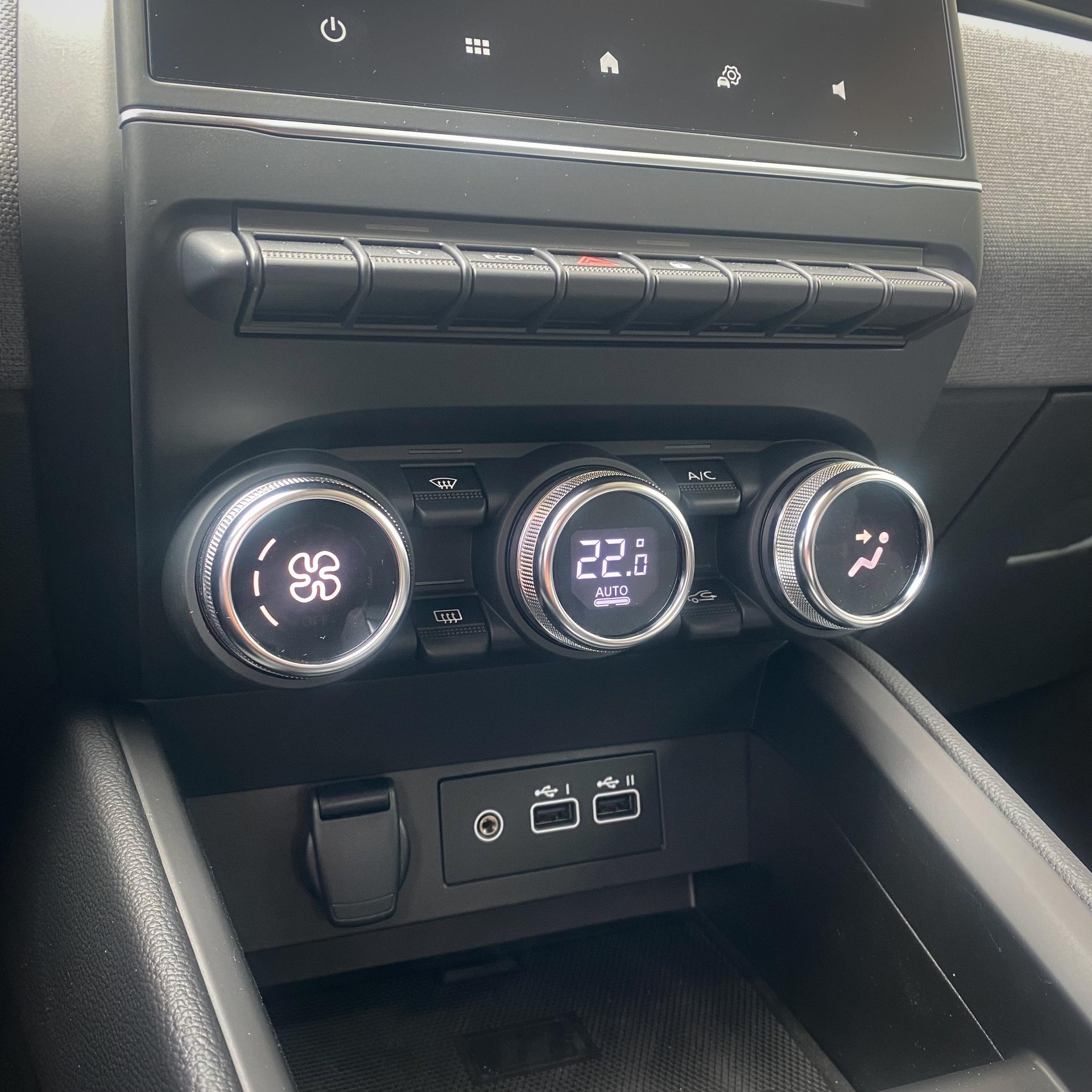 MITSUBISHI Colt 1.6 HEV Invite+-image-8