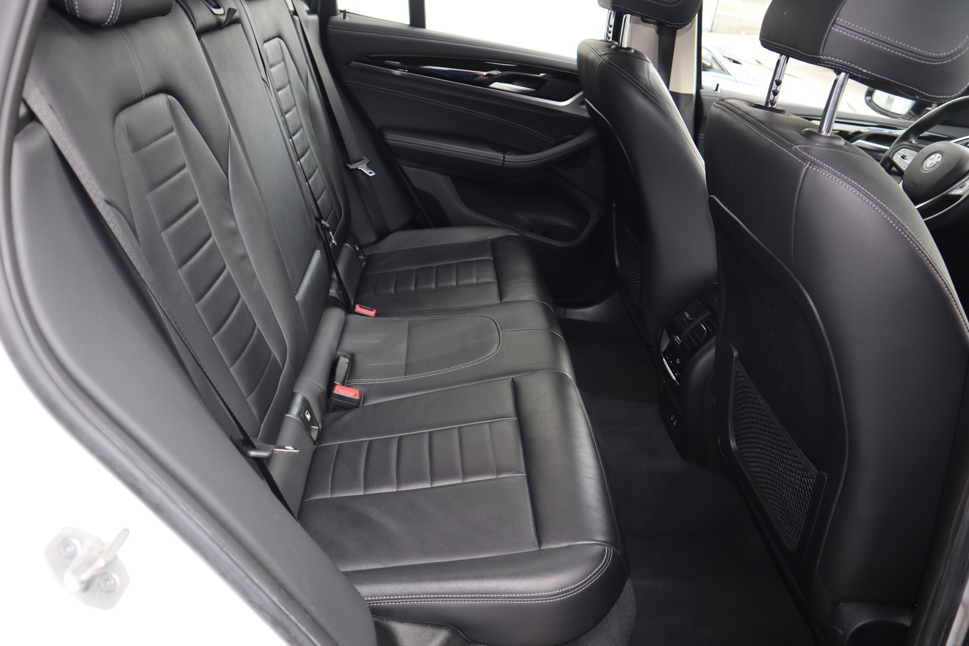 BMW X3 xDr 48V20d Luxury Line Steptronic 4x4 AHK Euro 6-image-3