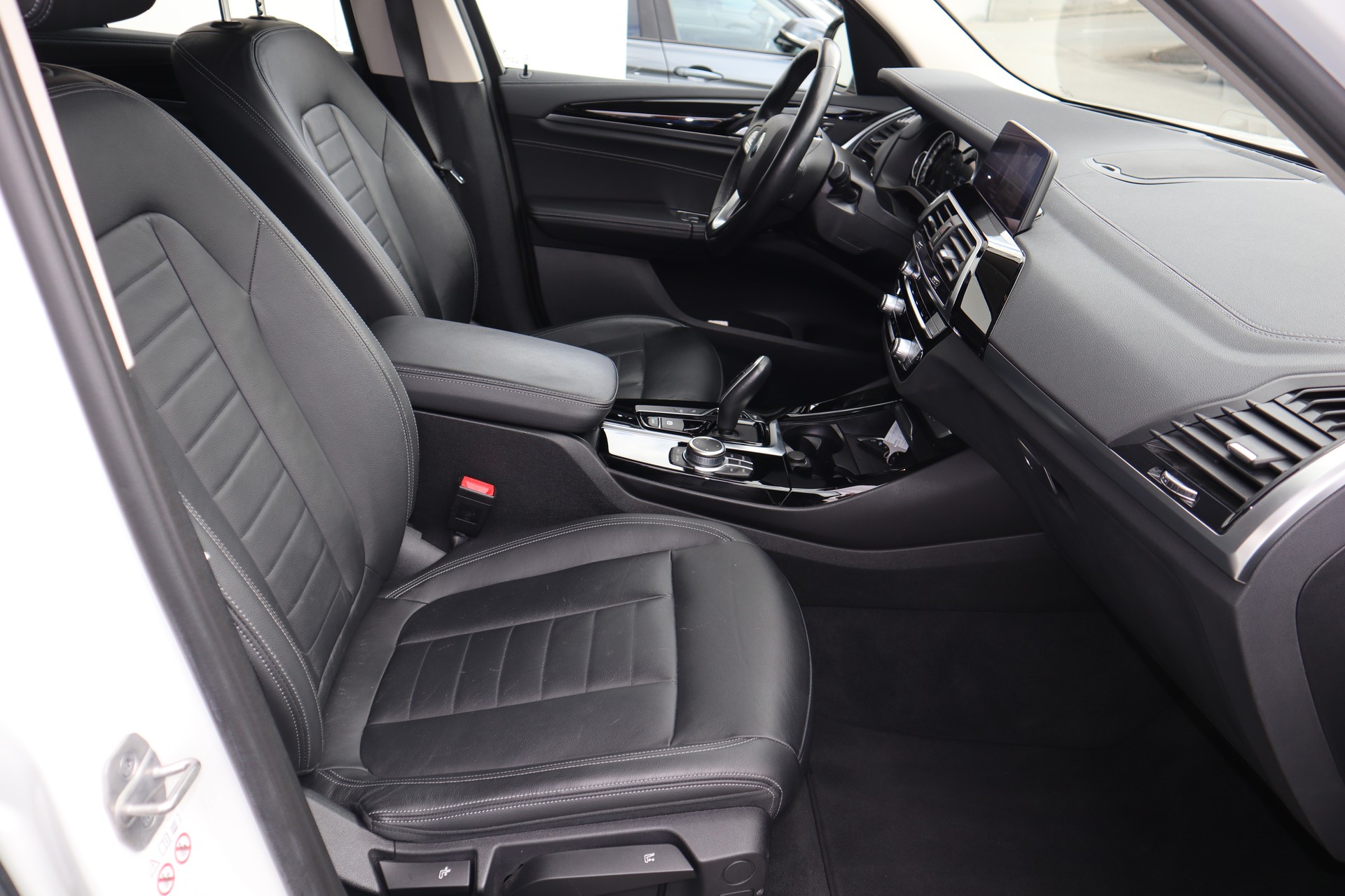 BMW X3 xDr 48V20d Luxury Line Steptronic 4x4 AHK Euro 6-image-2