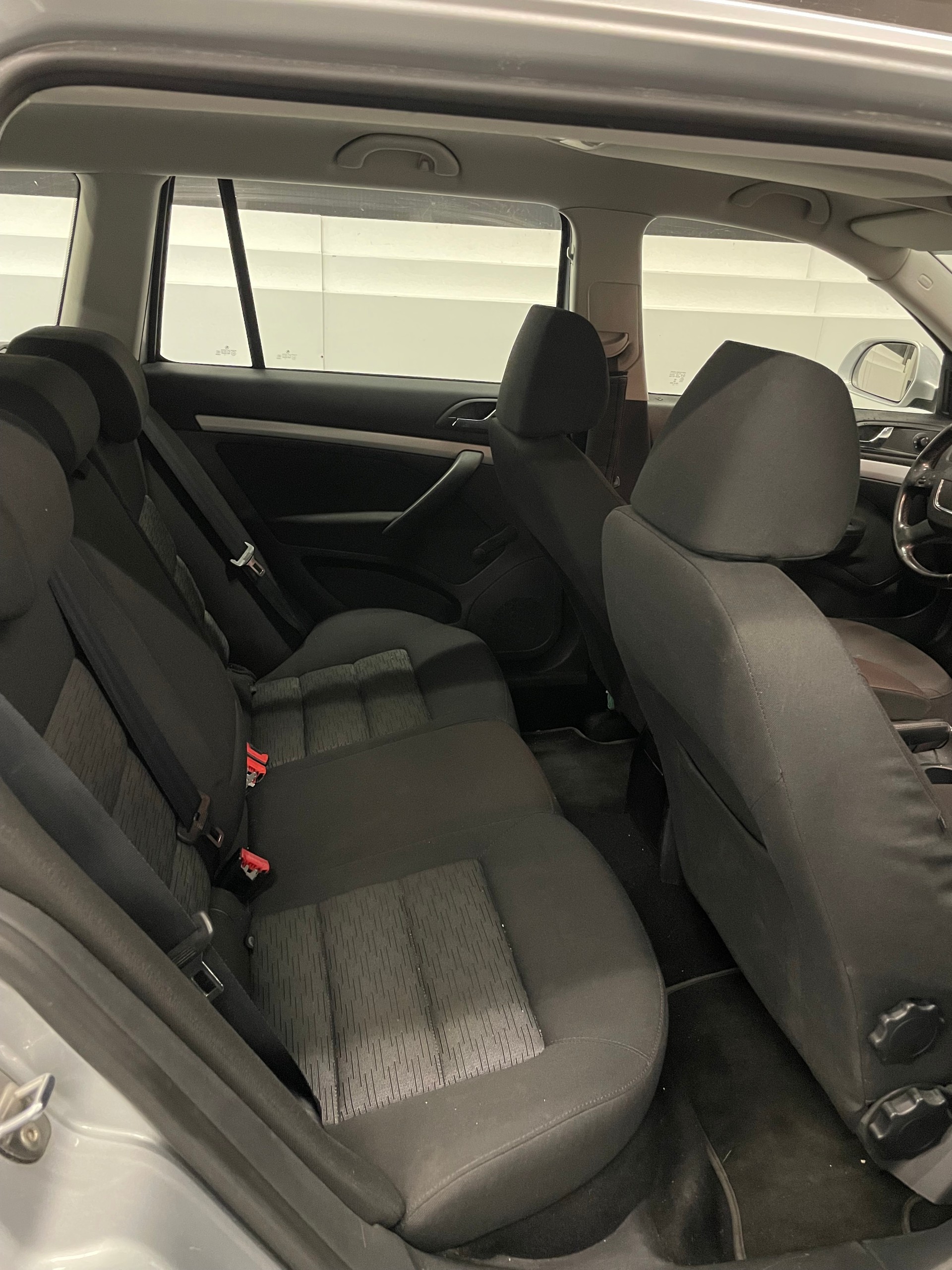 SKODA Octavia Combi 1.8 TSI Elegance DSG-image-11
