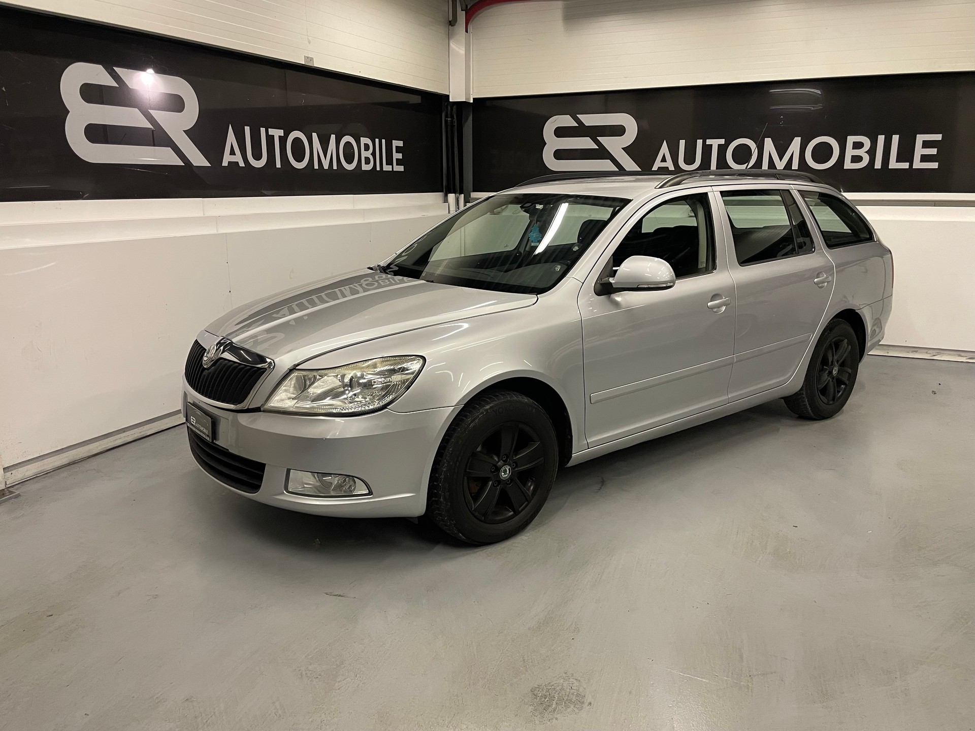 SKODA Octavia Combi 1.8 TSI Elegance DSG-image-0