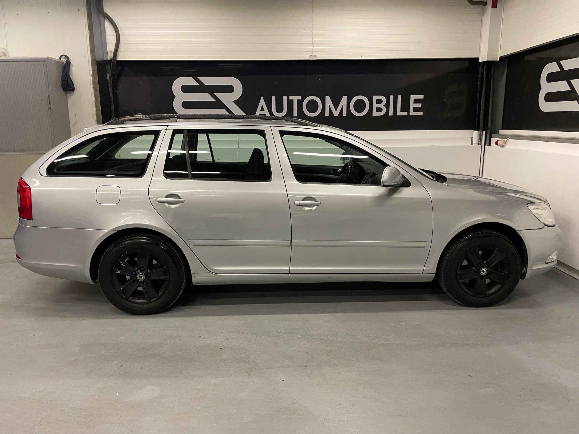 SKODA Octavia Combi 1.8 TSI Elegance DSG-image-3