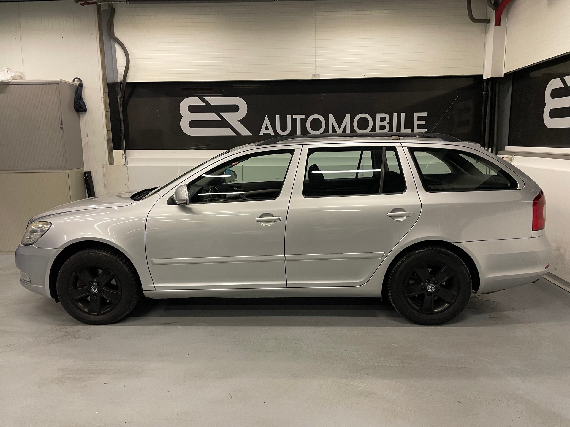 SKODA Octavia Combi 1.8 TSI Elegance DSG-image-4