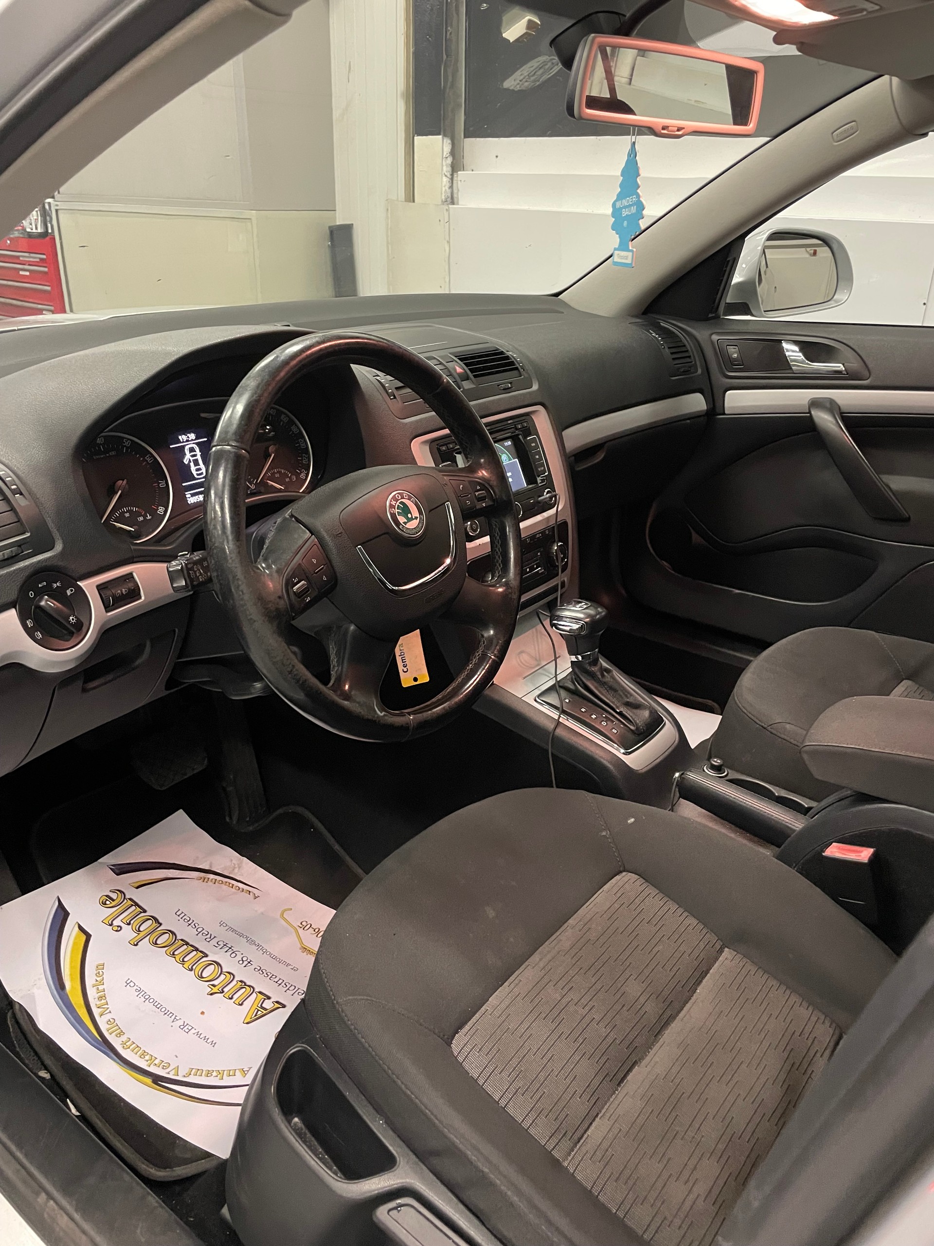 SKODA Octavia Combi 1.8 TSI Elegance DSG-image-6