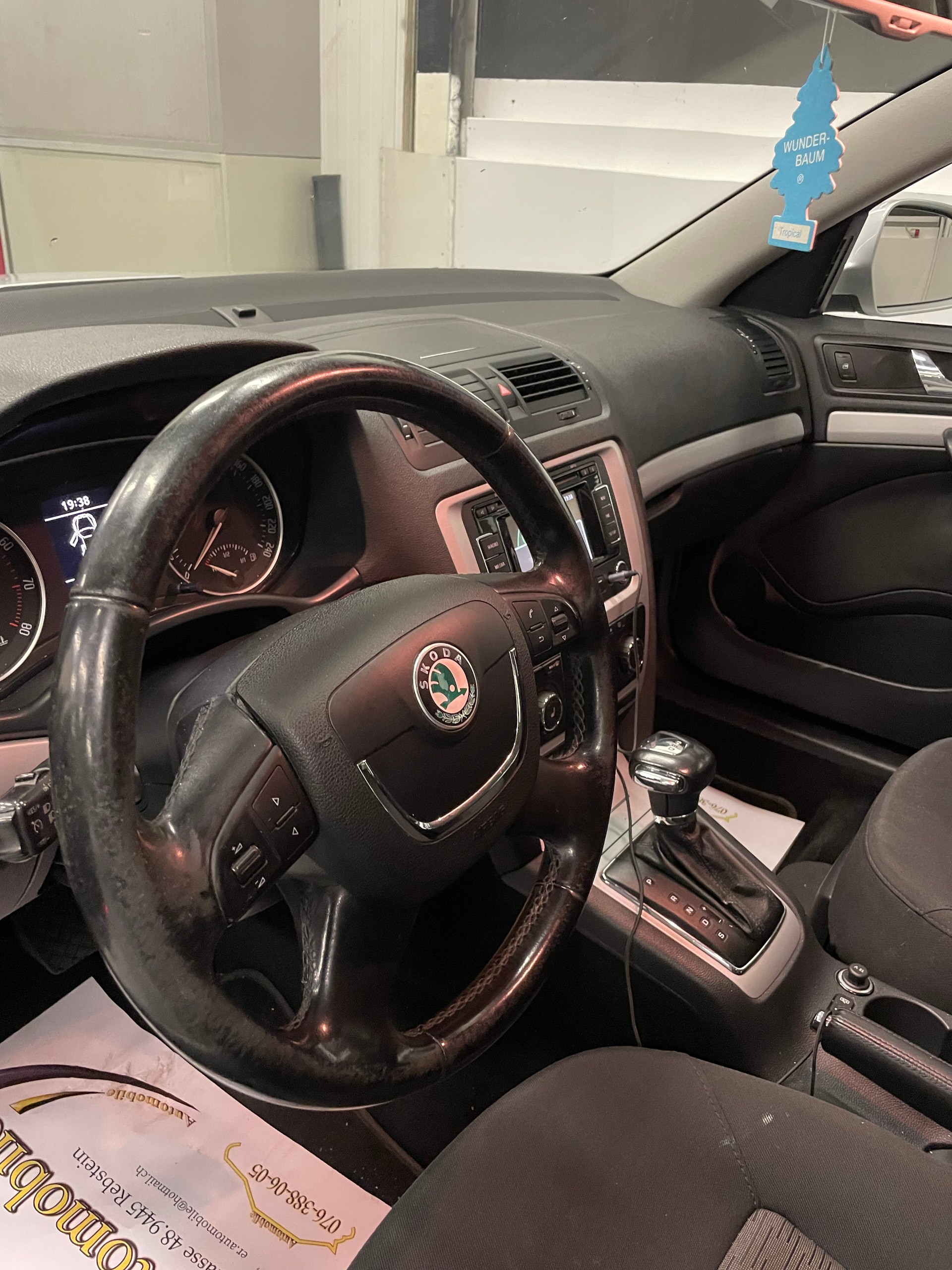 SKODA Octavia Combi 1.8 TSI Elegance DSG-image-10