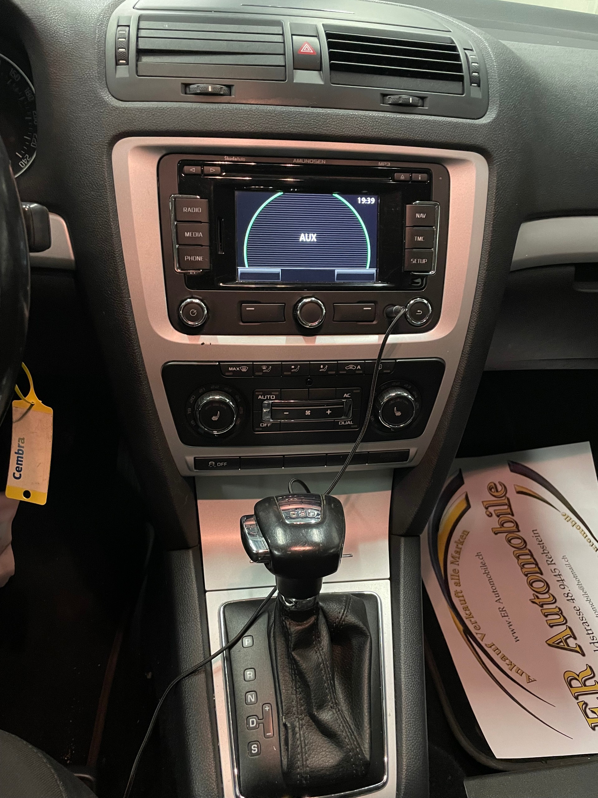 SKODA Octavia Combi 1.8 TSI Elegance DSG-image-9