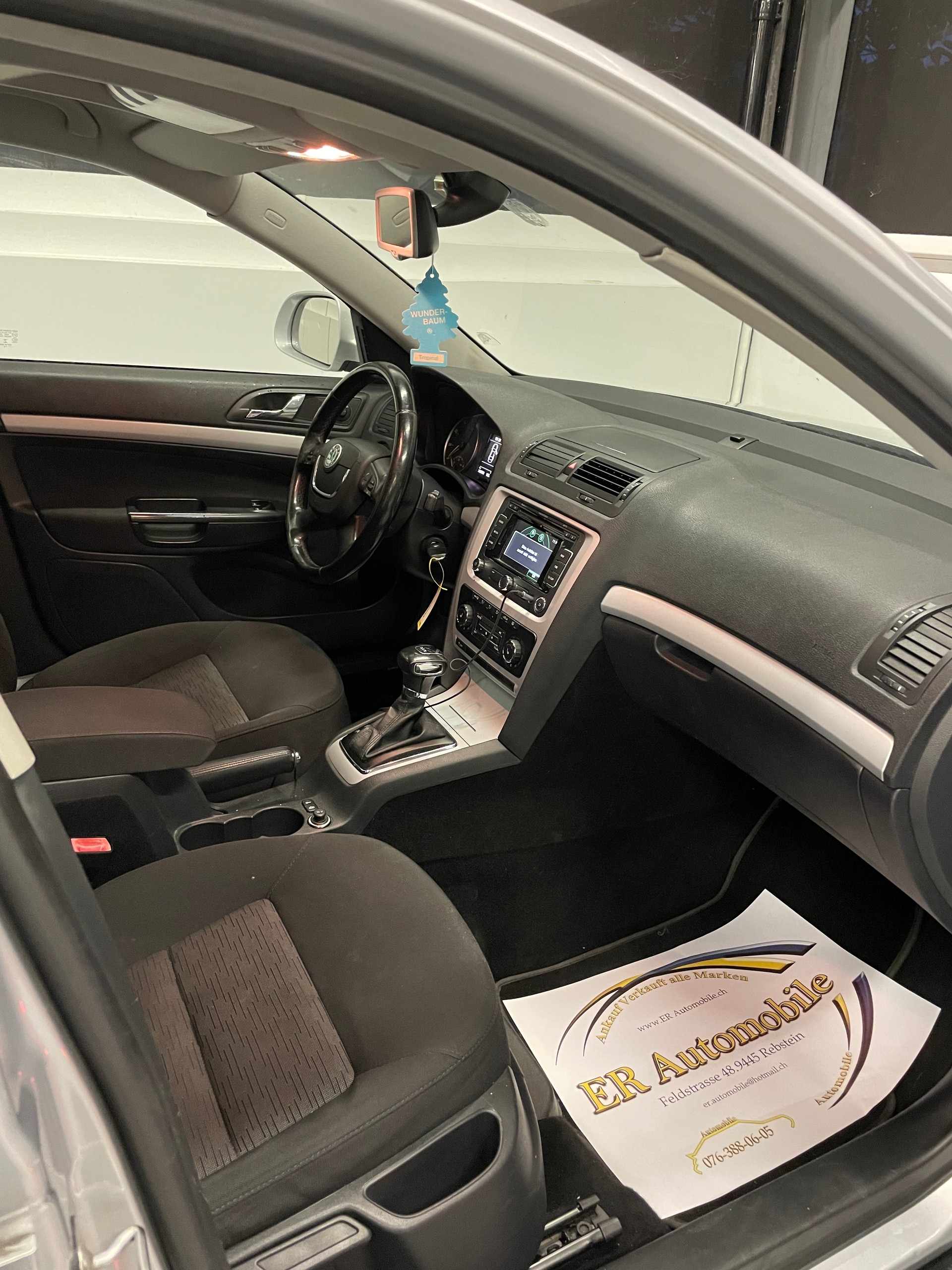 SKODA Octavia Combi 1.8 TSI Elegance DSG-image-8