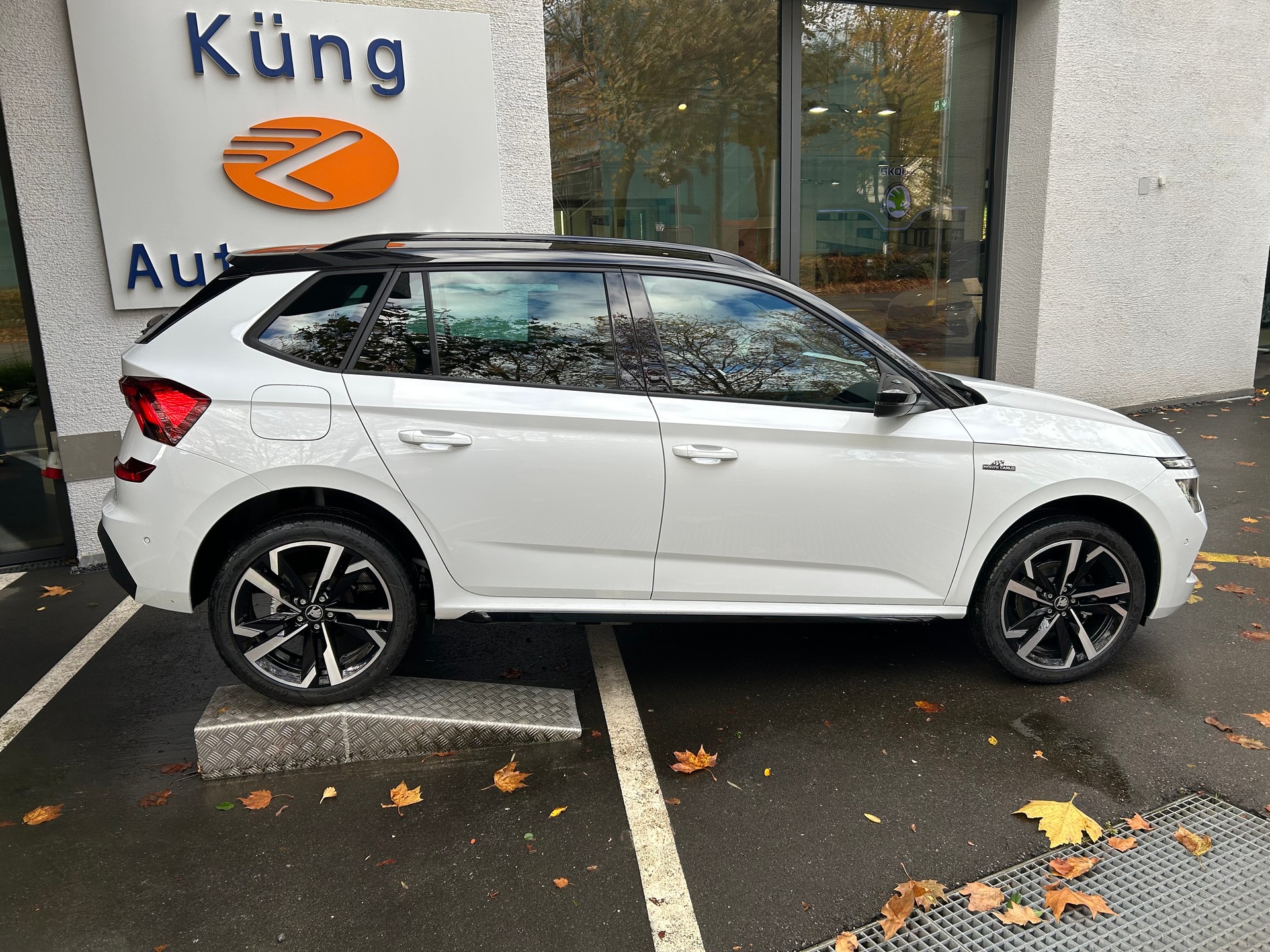 SKODA Kamiq 1.0 TSI Monte Carlo DSG-image-1