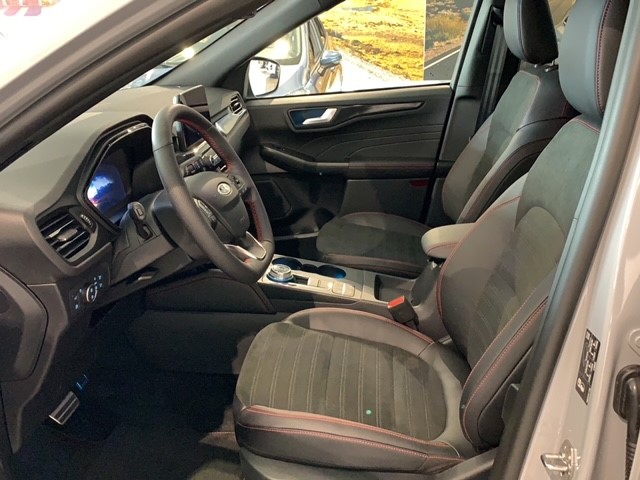 FORD Kuga 2.5 Plug-in Hybrid Graphite Tech Edition-image-6