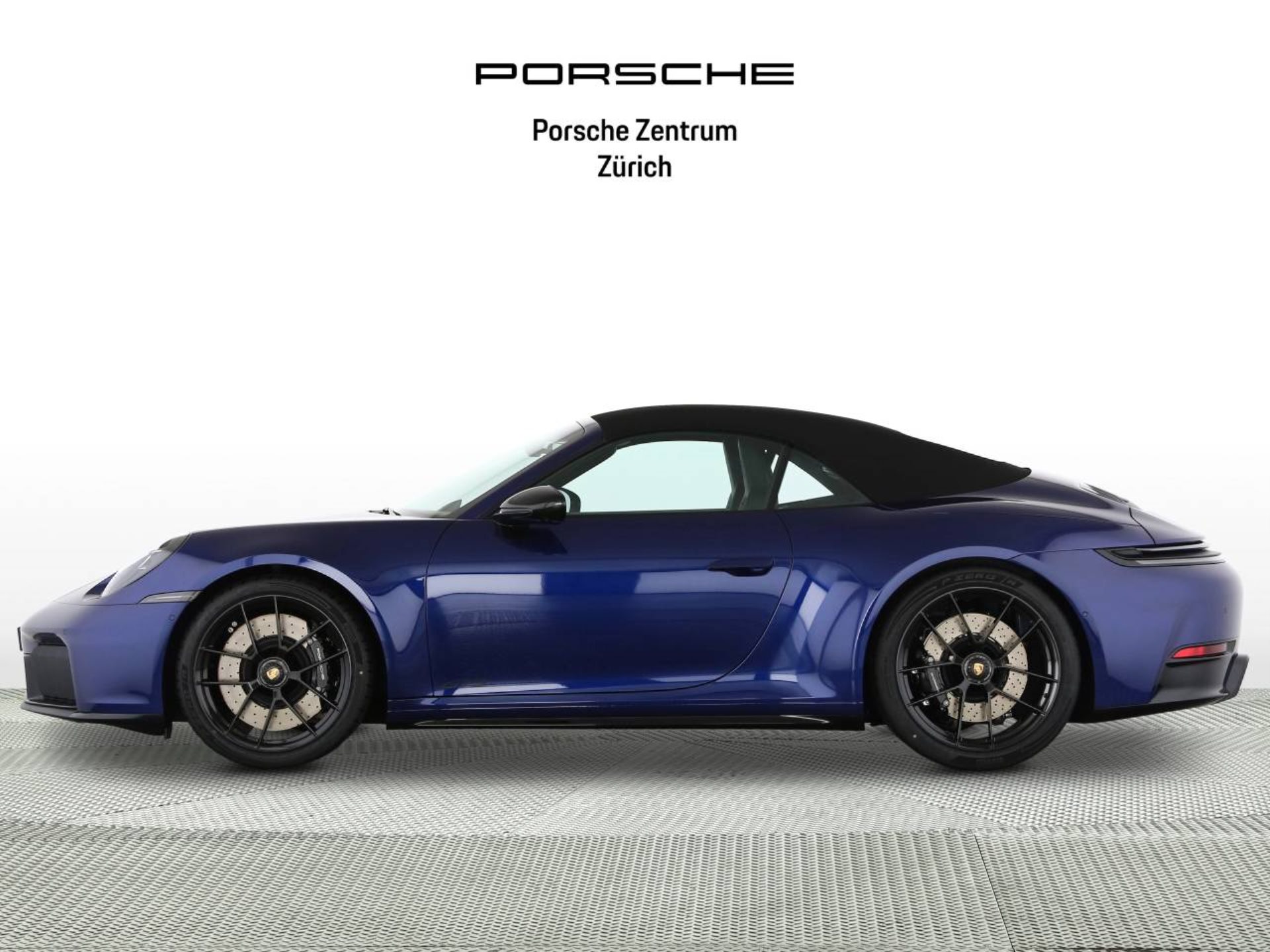 PORSCHE 911 Carrera 4 GTS Cabriolet-showroom-element-1