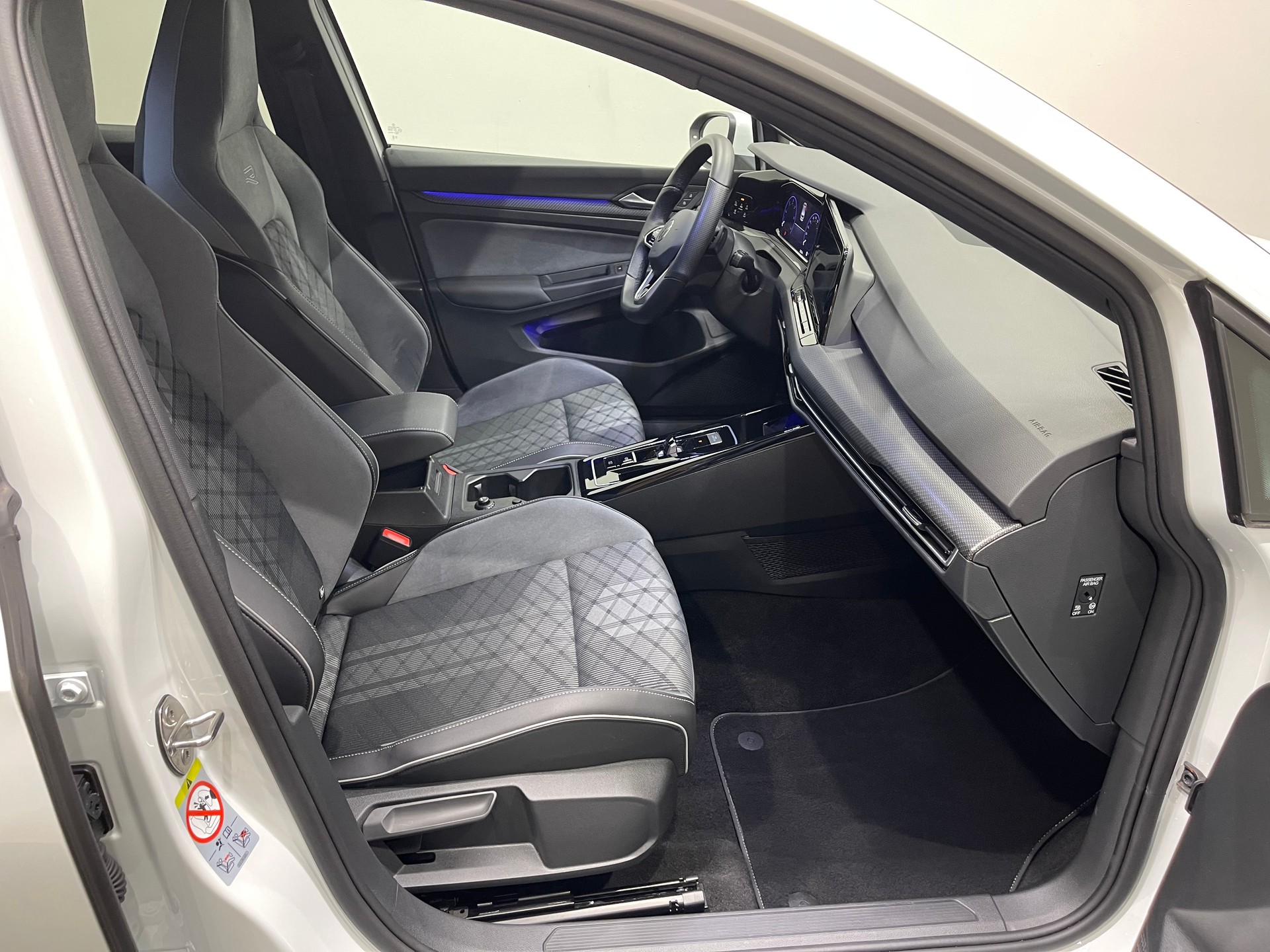 VW Golf 2.0 TDI R-Line DSG *PANO*AHK*H&K*KEYLESS*-image-14