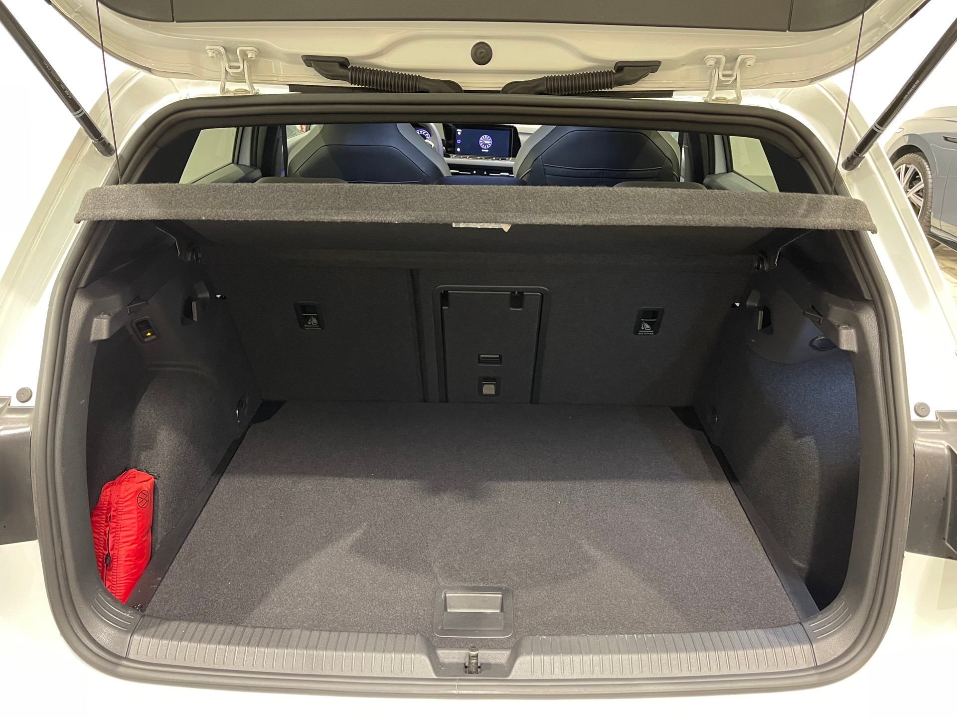 VW Golf 2.0 TDI R-Line DSG *PANO*AHK*H&K*KEYLESS*-image-12