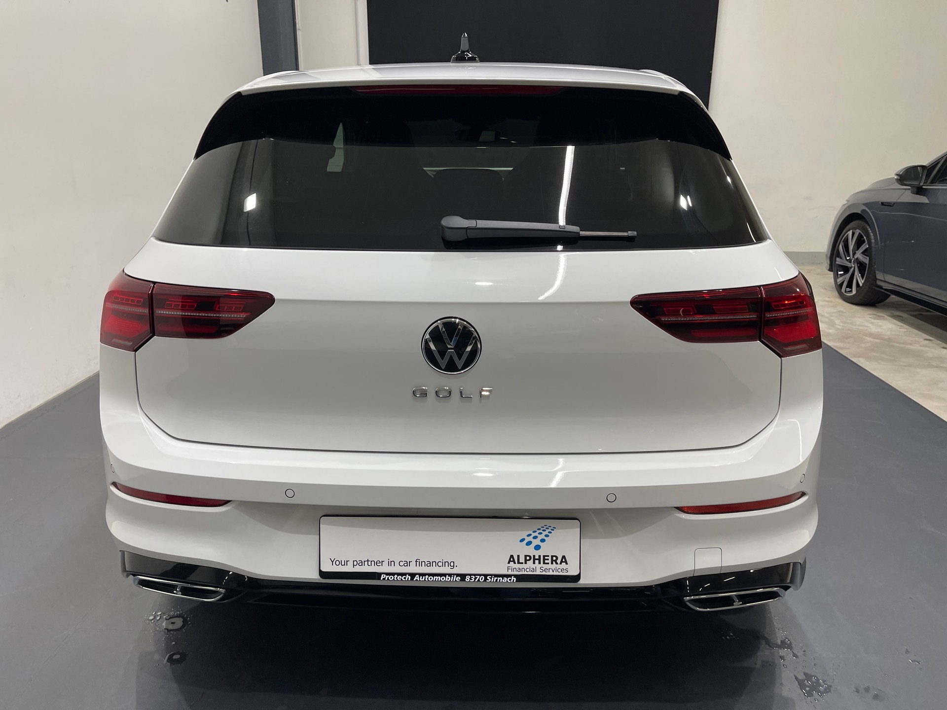VW Golf 2.0 TDI R-Line DSG *PANO*AHK*H&K*KEYLESS*-image-5