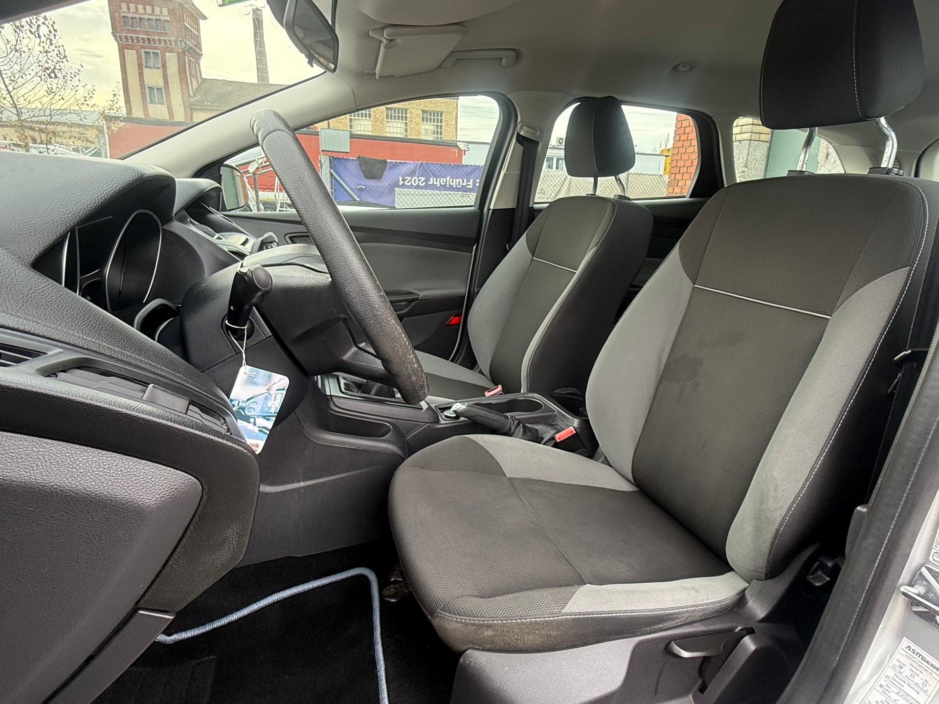 FORD Focus 1.6i VCT Ambiente-image-9