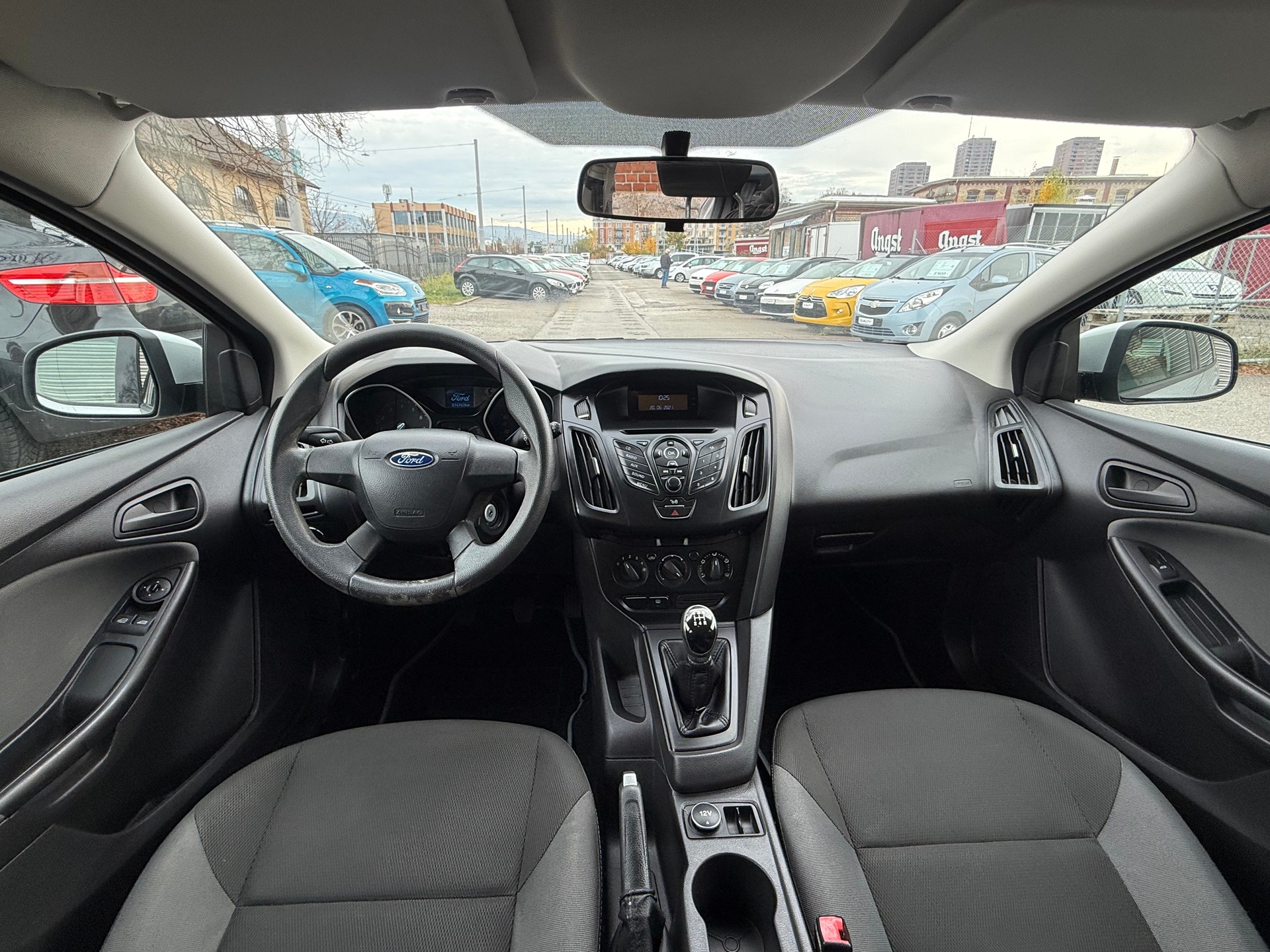 FORD Focus 1.6i VCT Ambiente-image-13