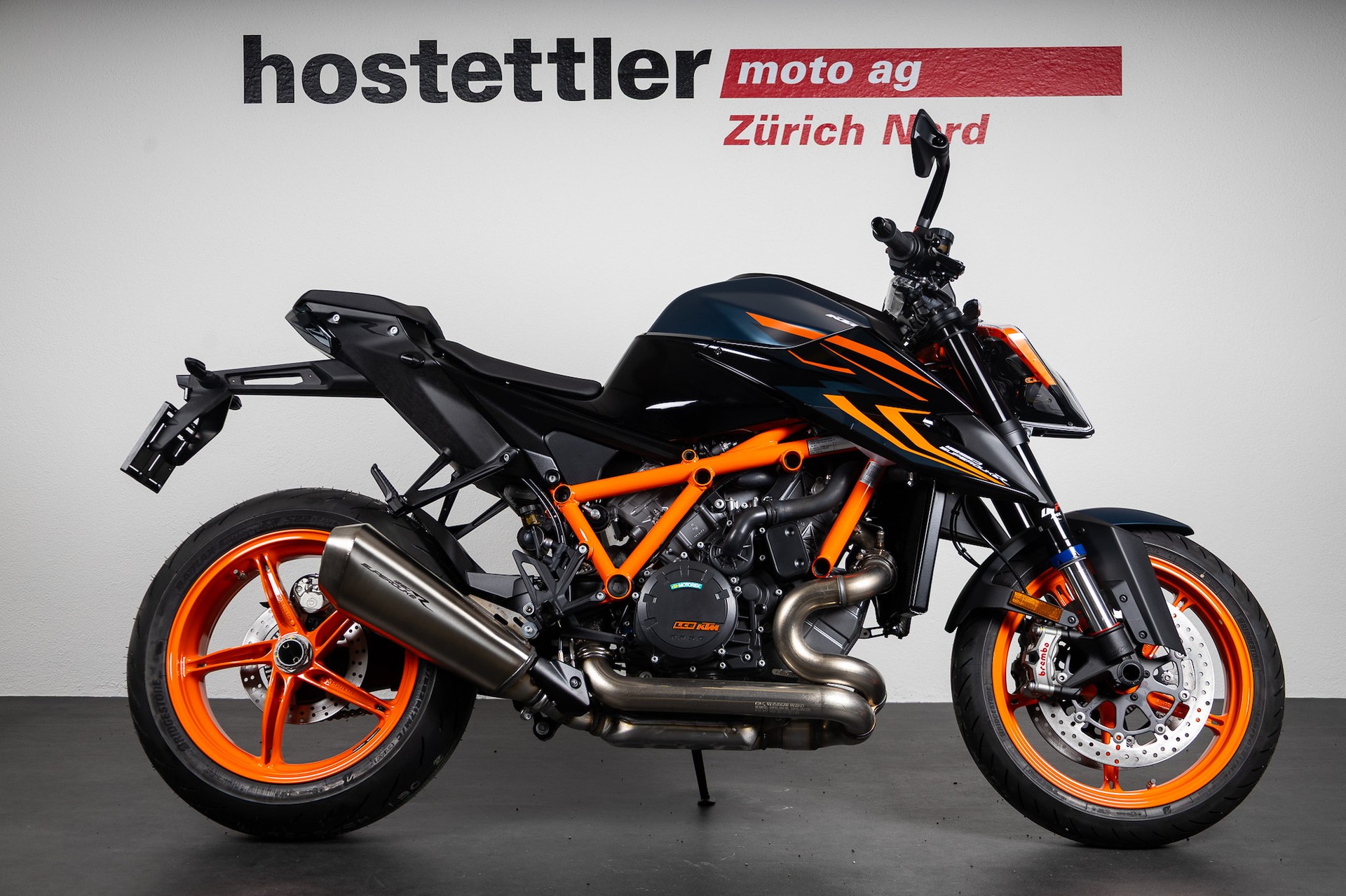 KTM 1290 Super Duke R EVO Inkl. Akrapovic Slip on-showroom-element-1