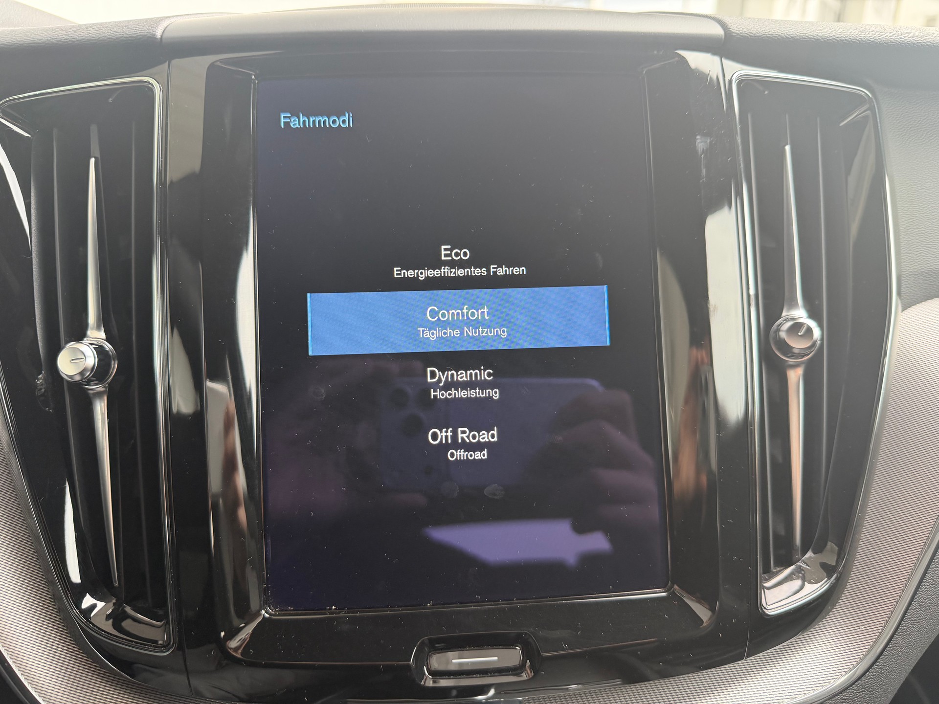 VOLVO XC60 B4 Diesel Mild Hybrid AWD R-Design Geartronic-image-19
