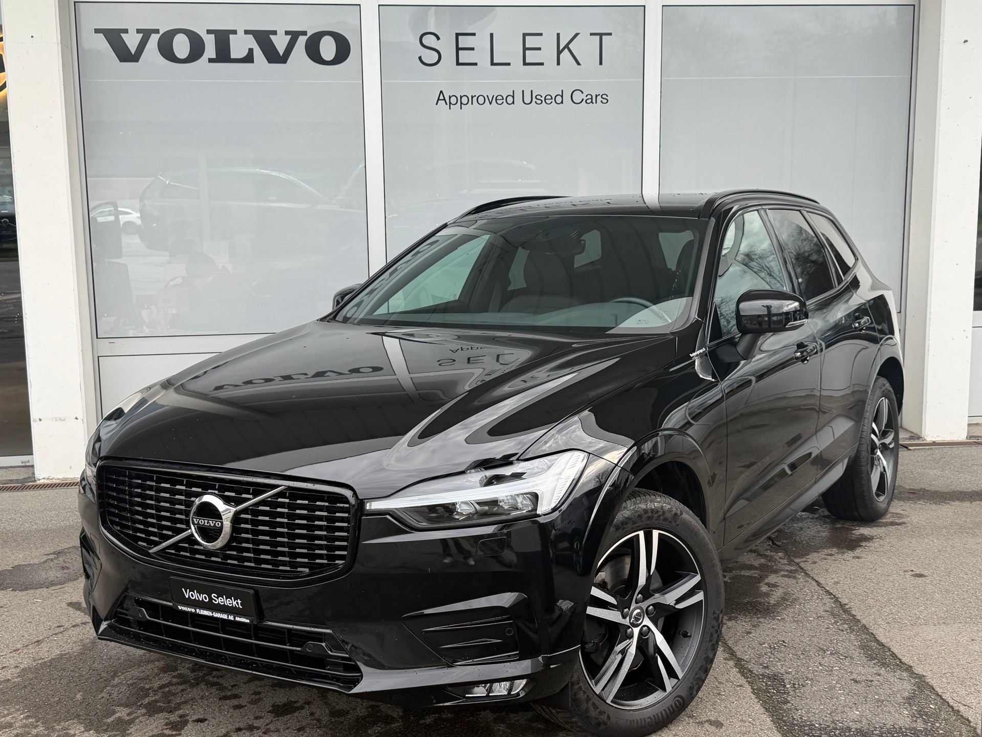 VOLVO XC60 B4 Diesel Mild Hybrid AWD R-Design Geartronic-image-0