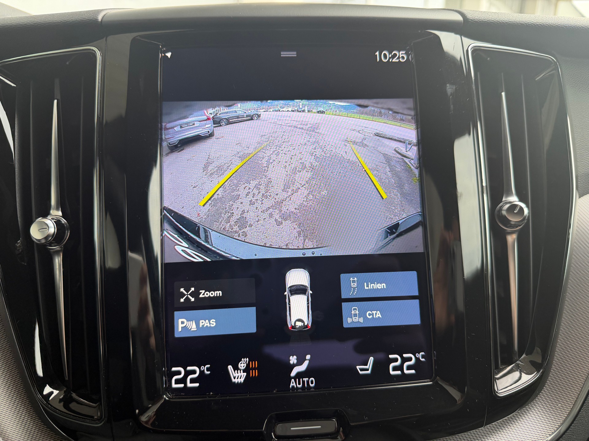 VOLVO XC60 B4 Diesel Mild Hybrid AWD R-Design Geartronic-image-15