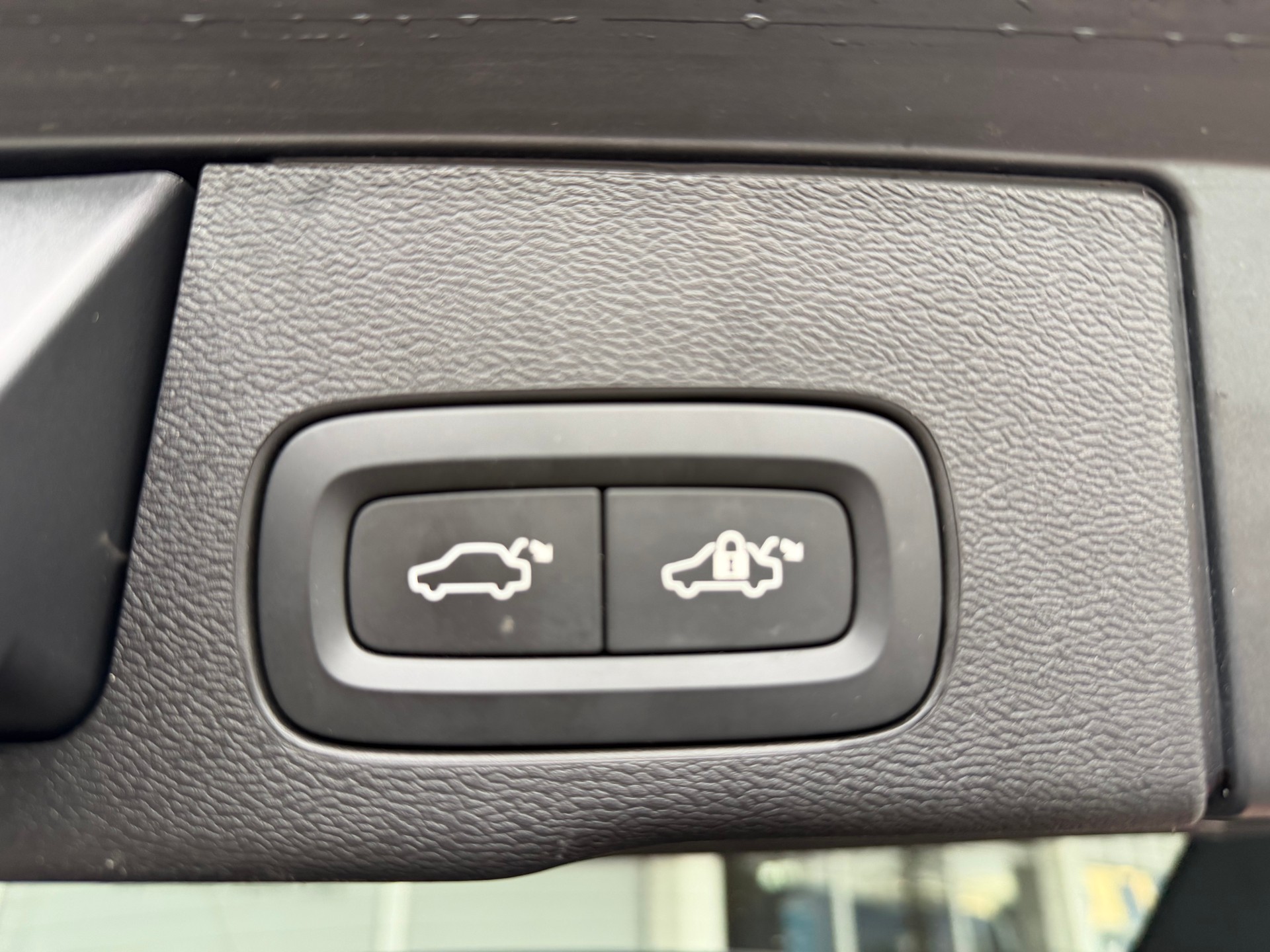VOLVO XC60 B4 Diesel Mild Hybrid AWD R-Design Geartronic-image-21