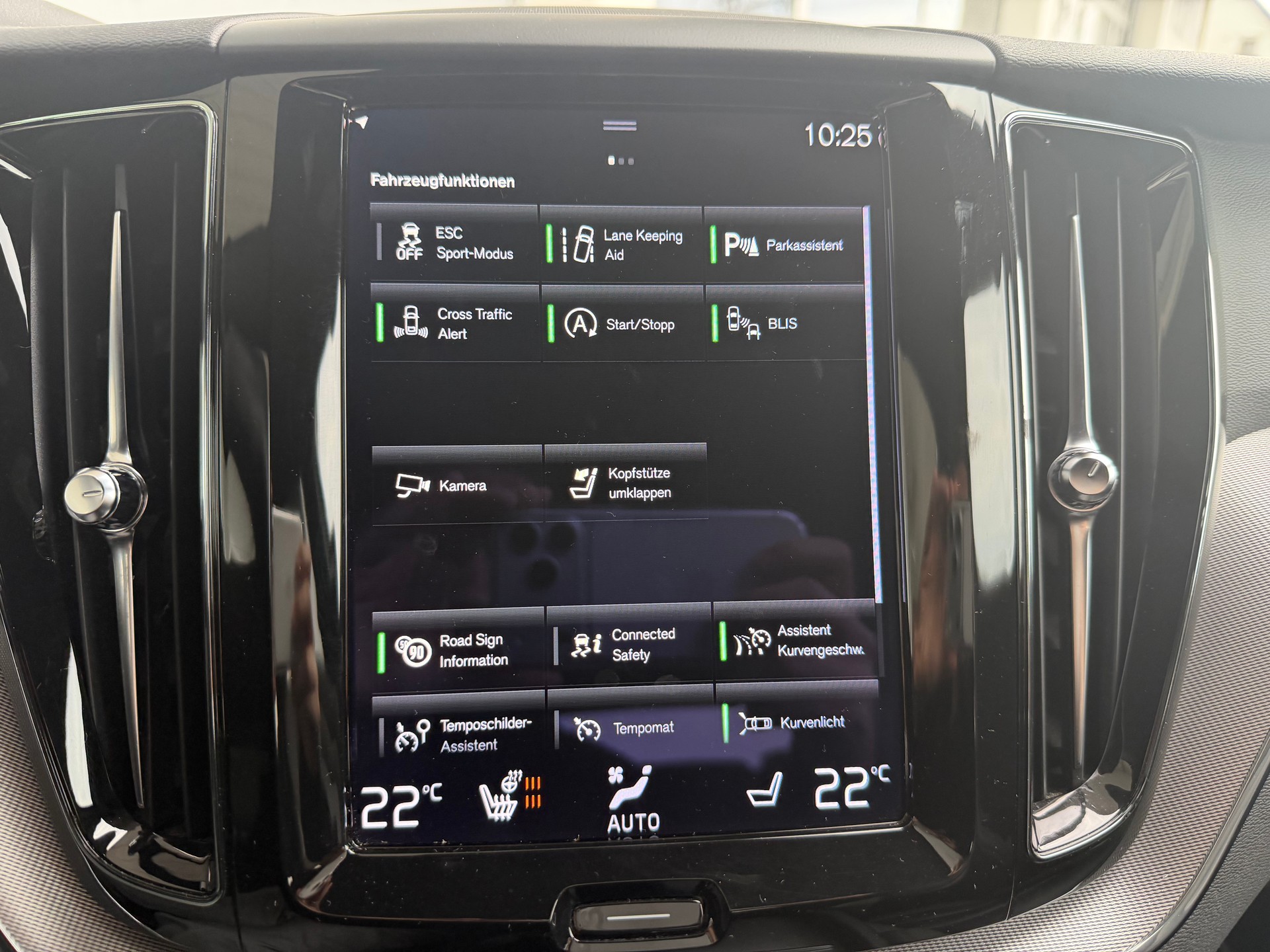 VOLVO XC60 B4 Diesel Mild Hybrid AWD R-Design Geartronic-image-12
