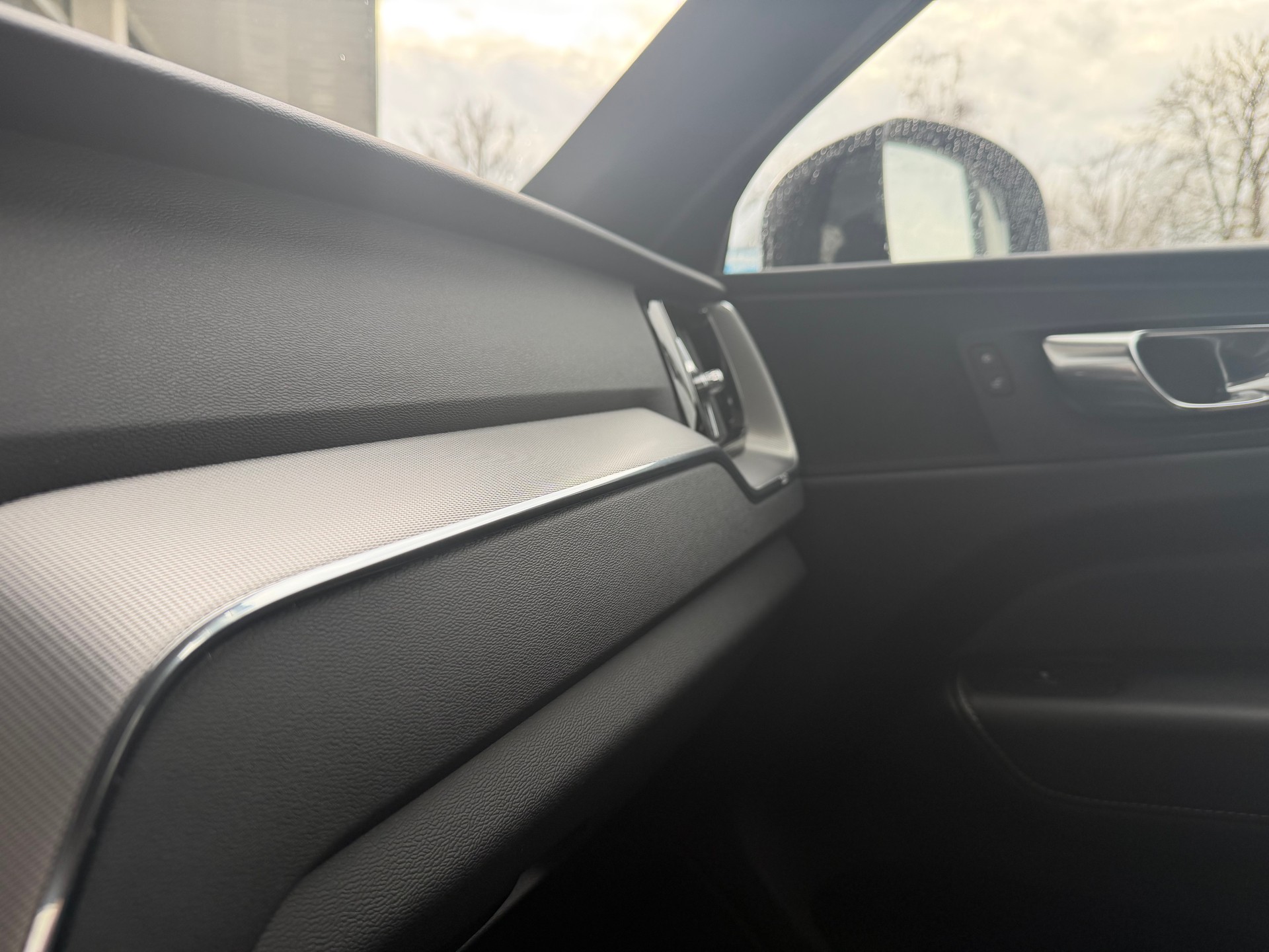 VOLVO XC60 B4 Diesel Mild Hybrid AWD R-Design Geartronic-image-10