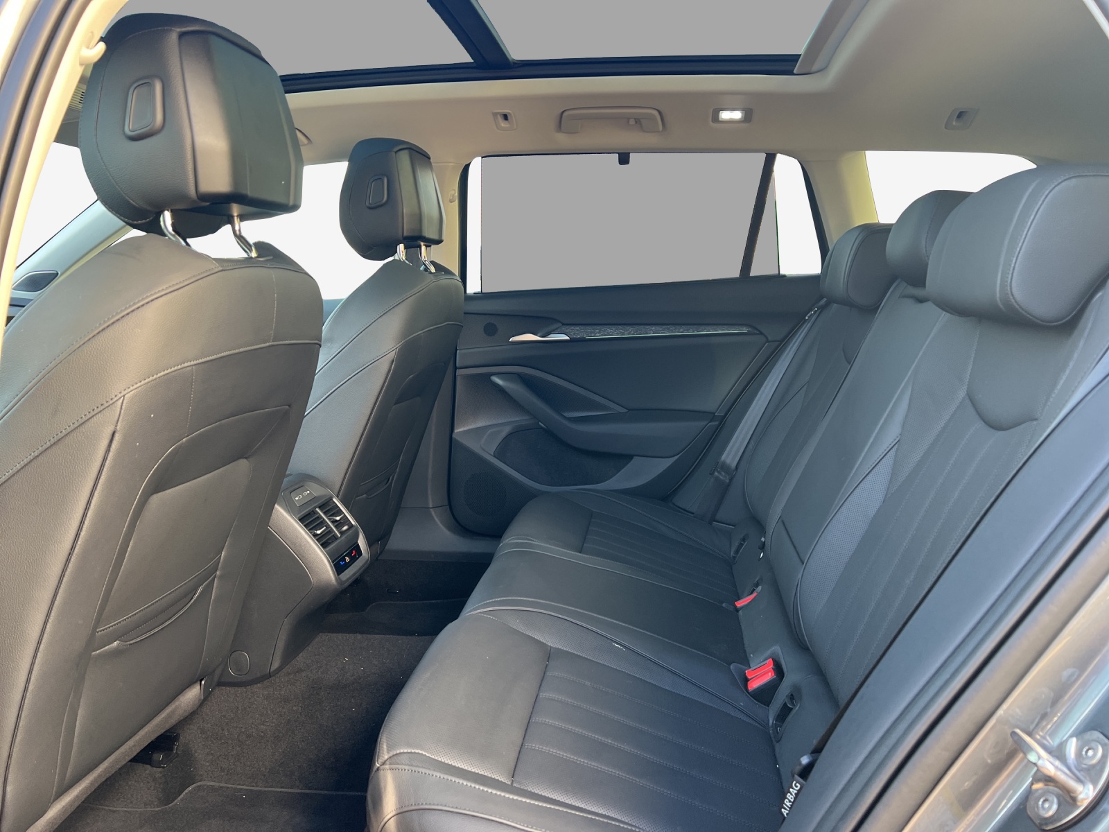 SKODA Superb Combi 2.0 TDi Selection 4x4 DSG-image-11