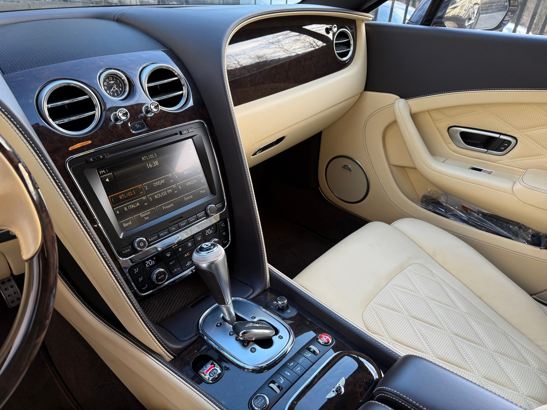 BENTLEY Continental GT 6.0 W12-image-11