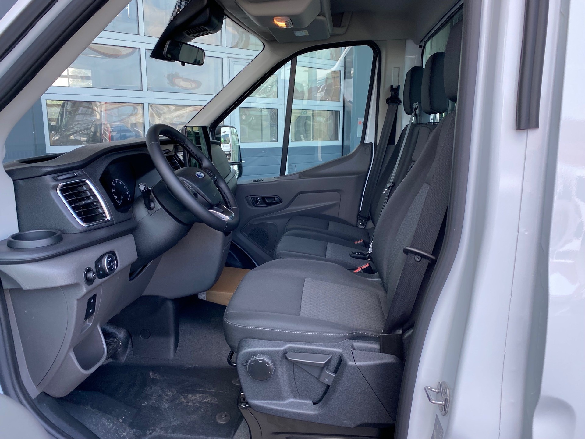 FORD E-Transit Kab.-Ch. 350 L3 67kWh Trend-image-5