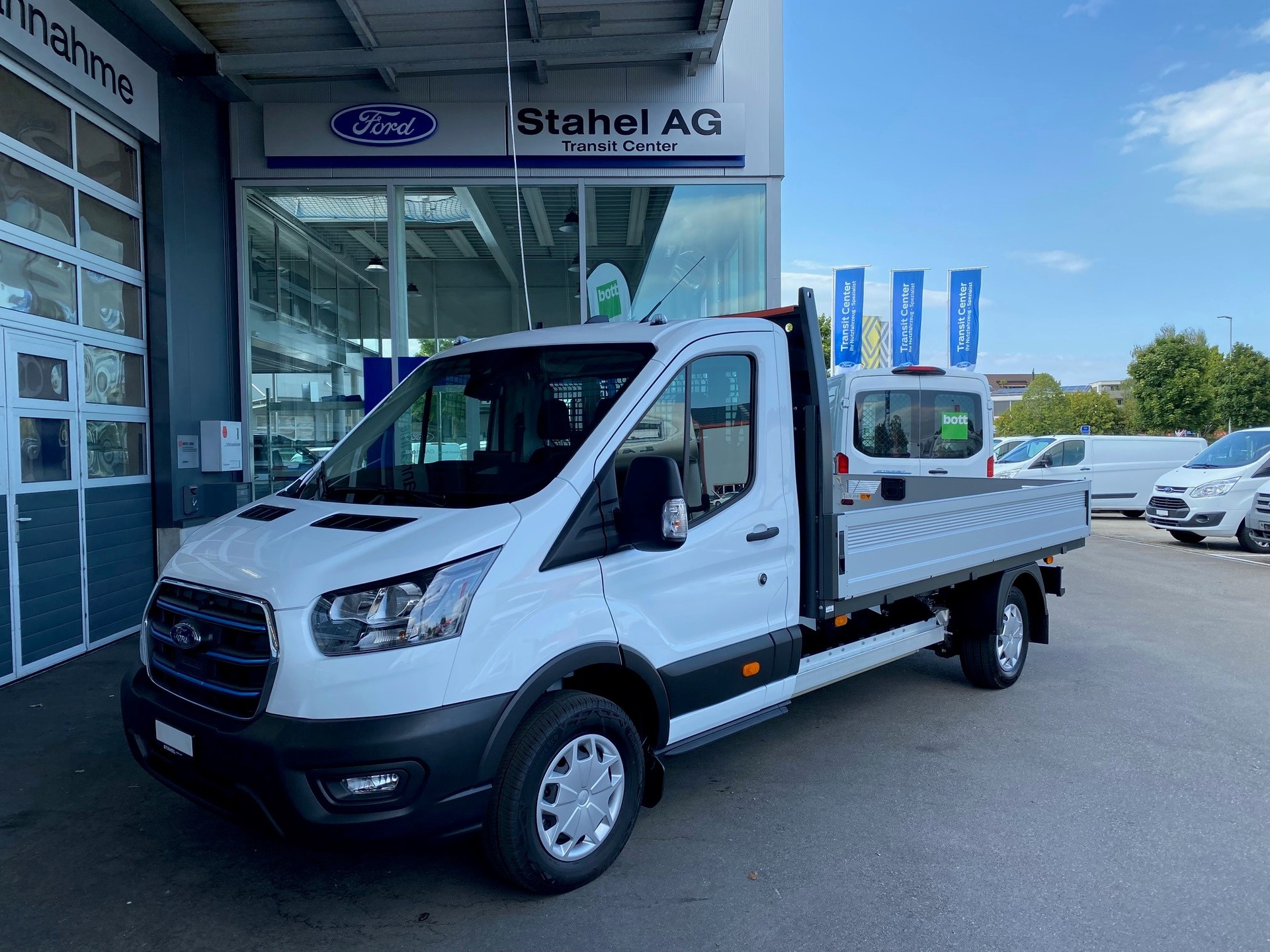 FORD E-Transit Kab.-Ch. 350 L3 67kWh Trend-image-1