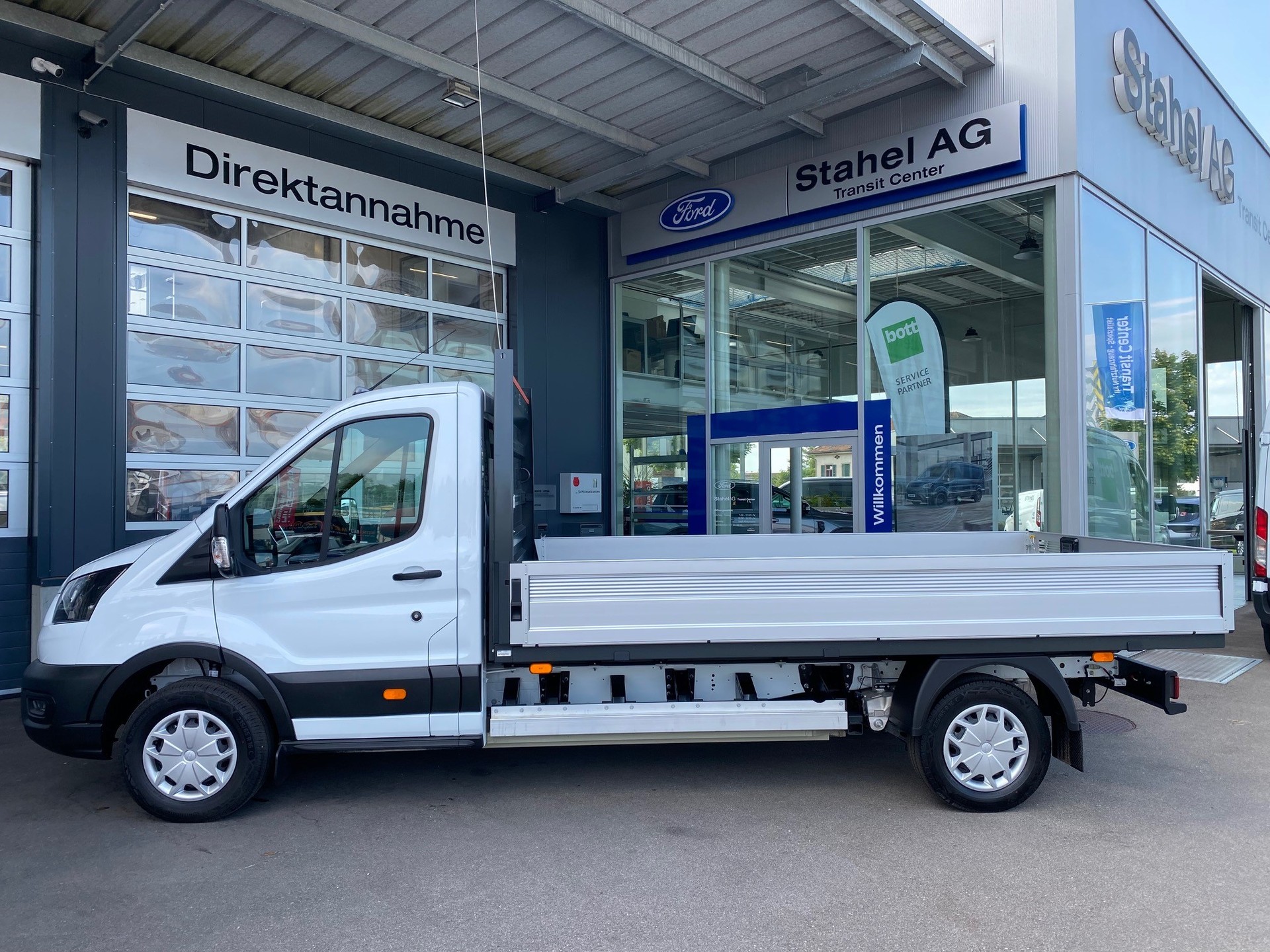 FORD E-Transit Kab.-Ch. 350 L3 67kWh Trend-image-0