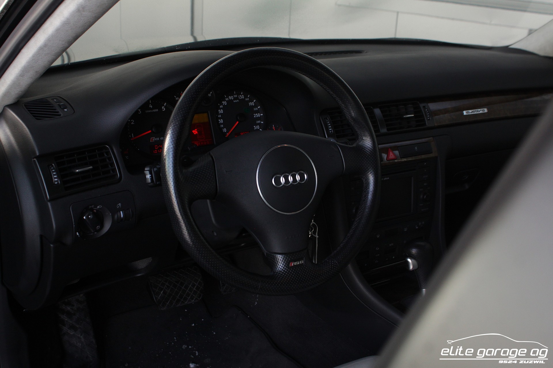 AUDI RS6 Avant QUATTRO SPORTEC 528 PS-image-14