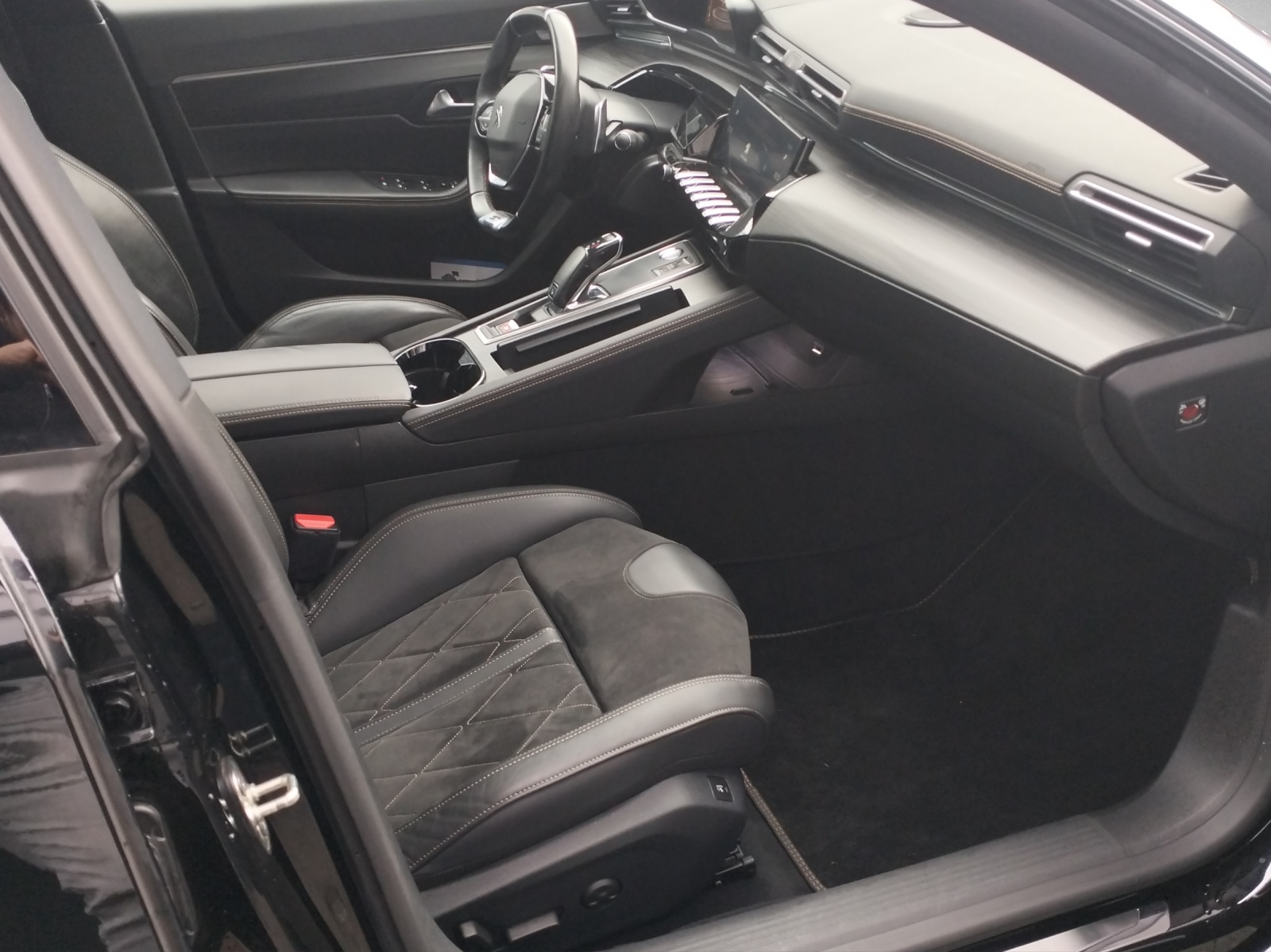 PEUGEOT 508 SW 1.6 Pure Tech GT EAT8-image-8