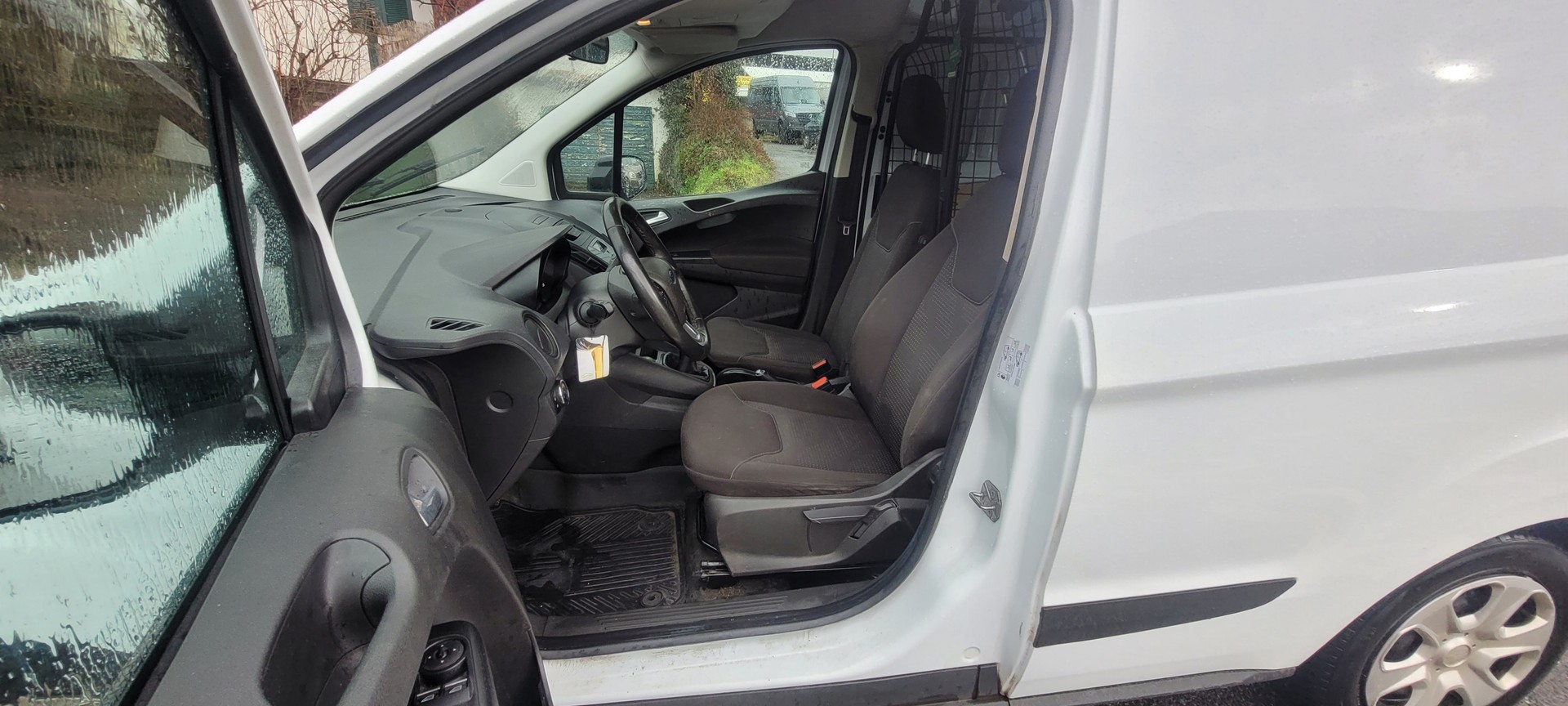 FORD Transit Courier Van 1.0 EcoBoost Trend-image-11