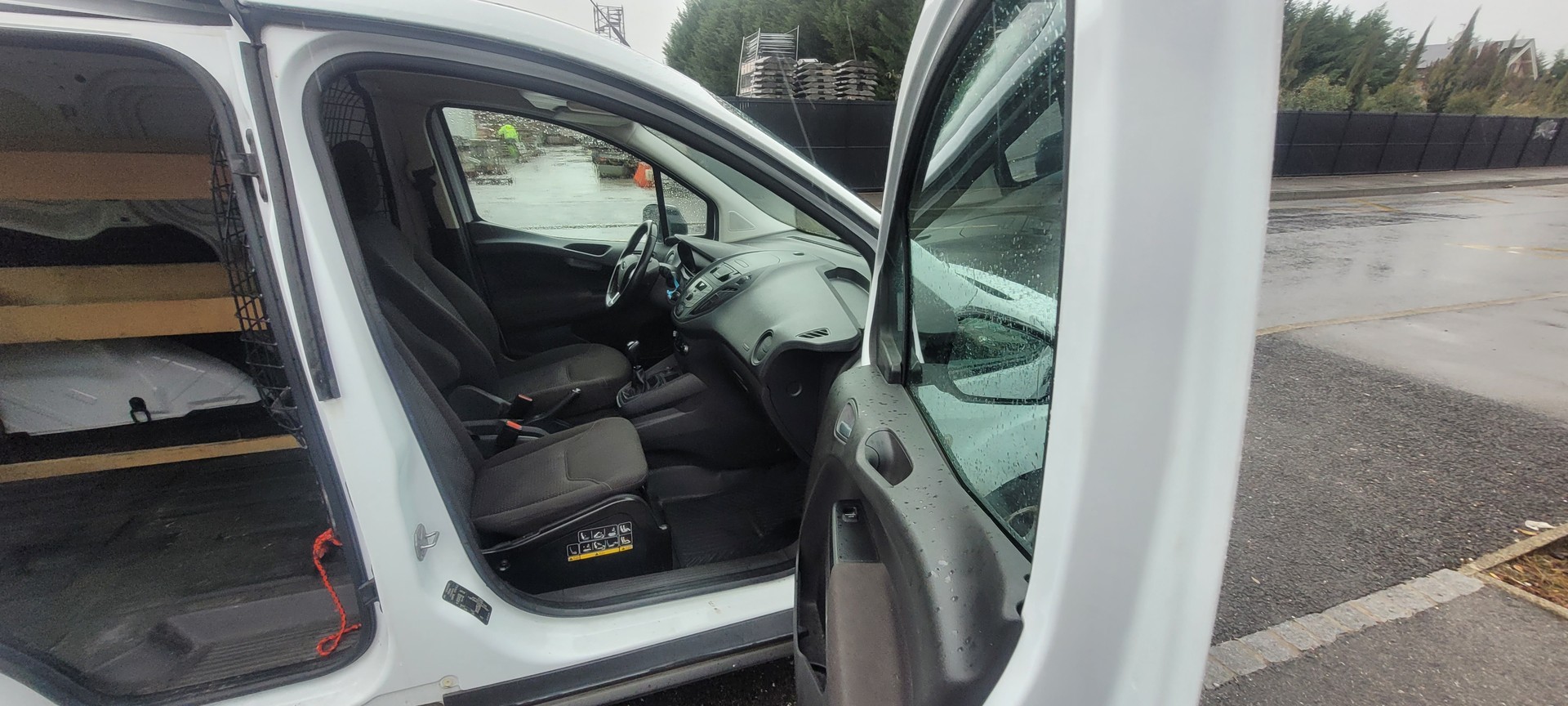 FORD Transit Courier Van 1.0 EcoBoost Trend-image-12