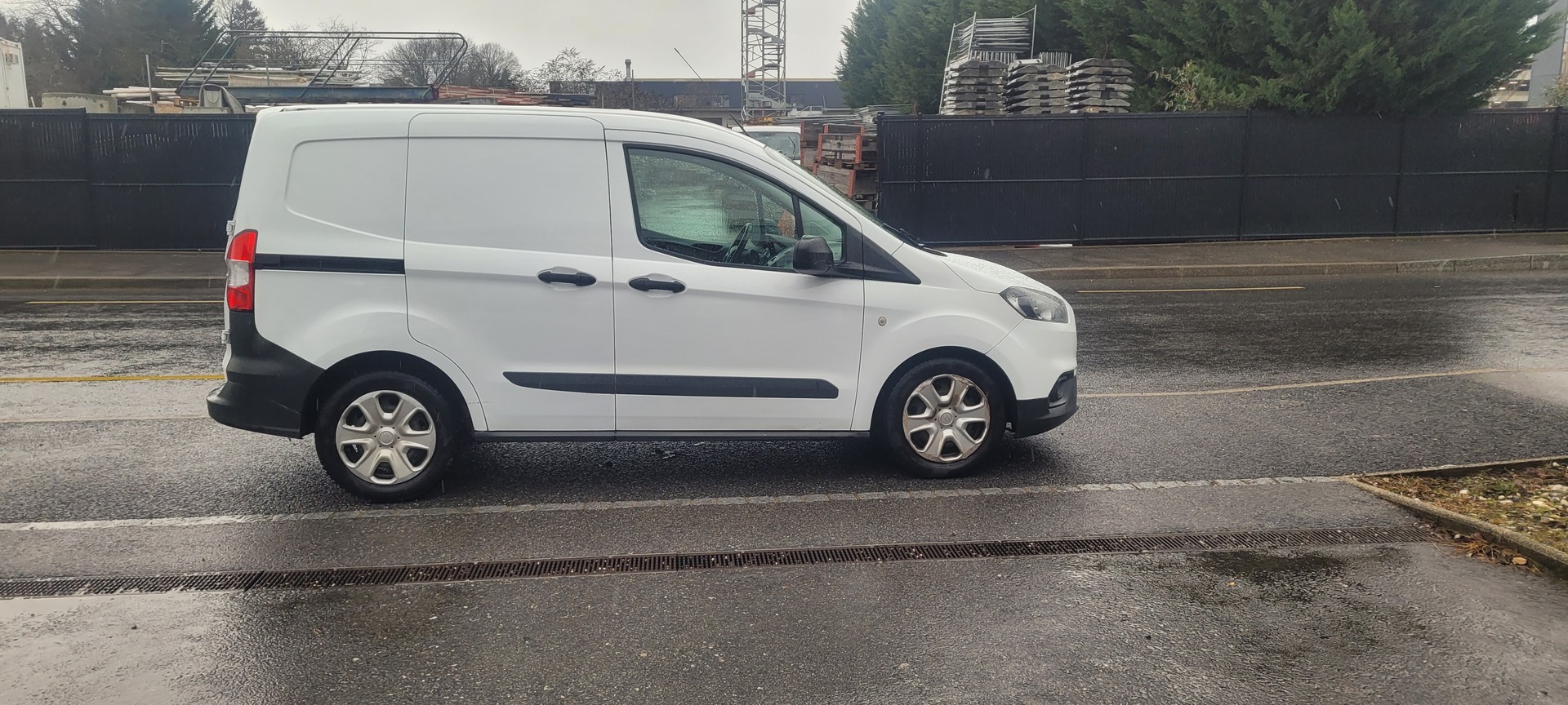FORD Transit Courier Van 1.0 EcoBoost Trend-image-4