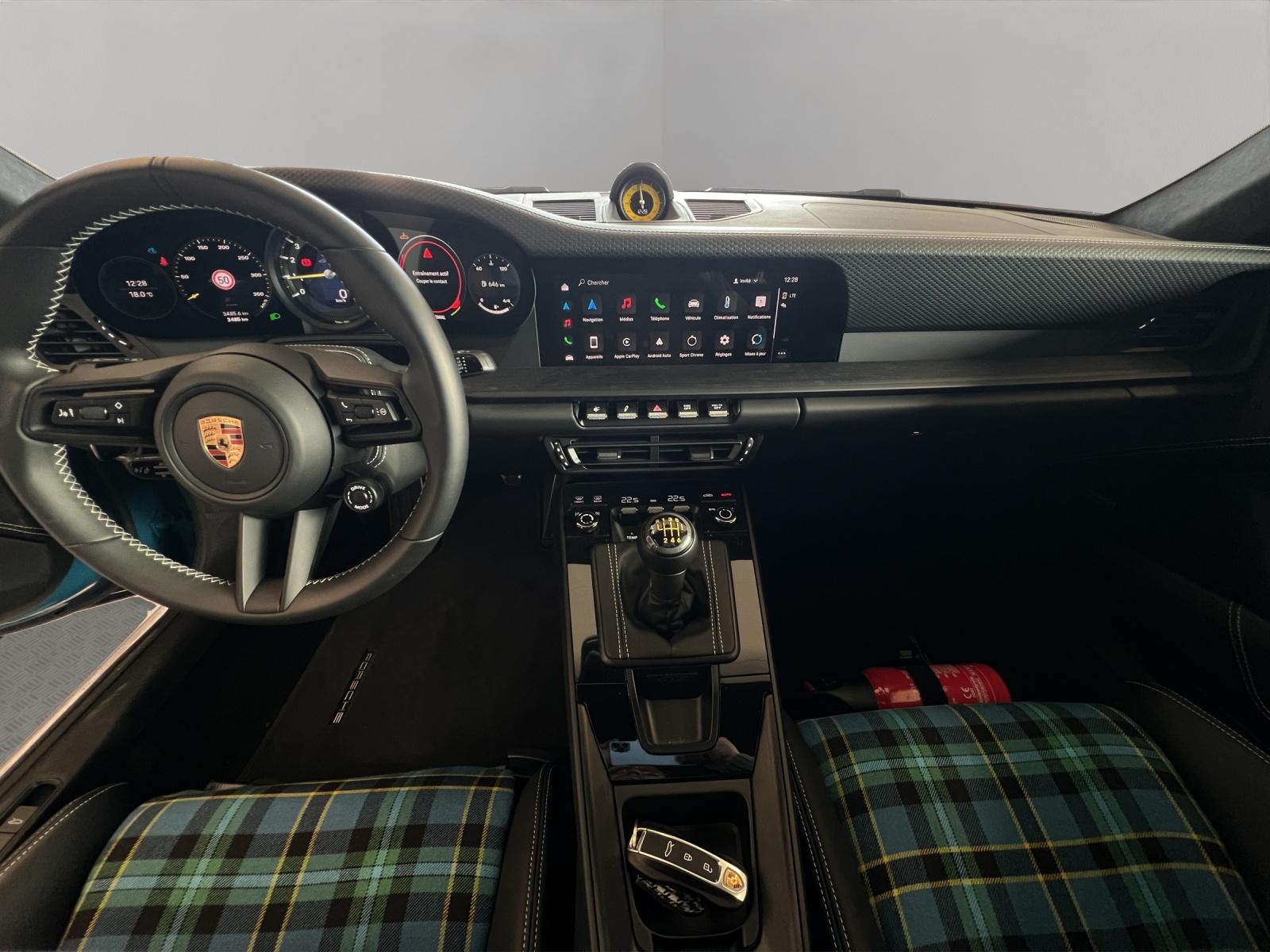 PORSCHE 911 GT3 Touring-image-12