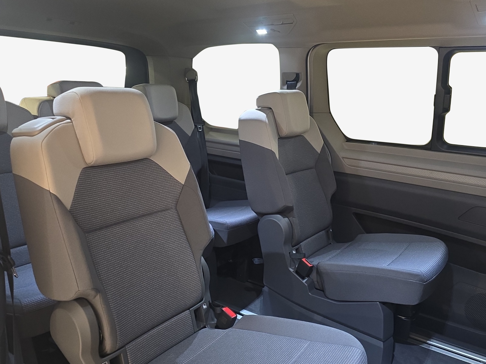 VW Multivan 2.0 TDI Liberty DSG-image-11