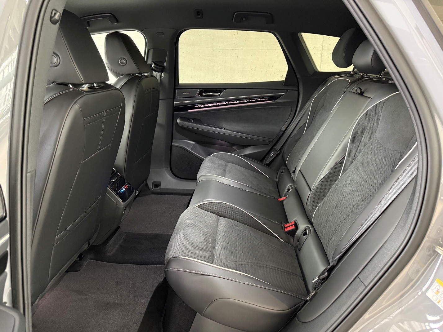 VW ID.7 Tourer Pro S 86 kWh Pro S United-image-8
