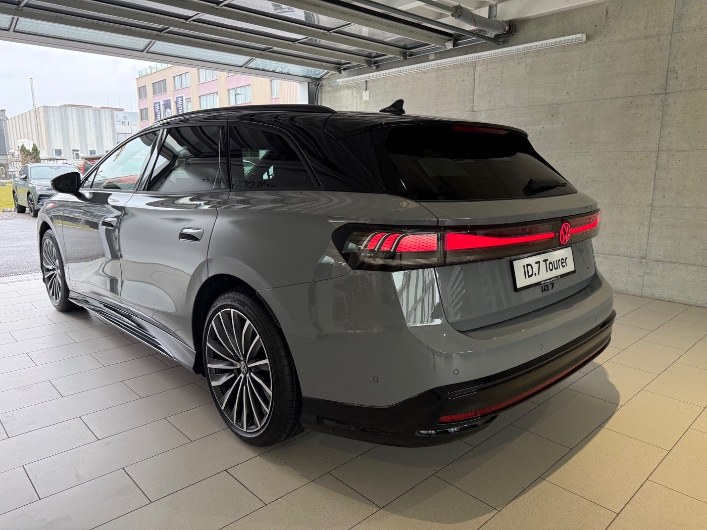 VW ID.7 Tourer Pro S 86 kWh Pro S United-image-3