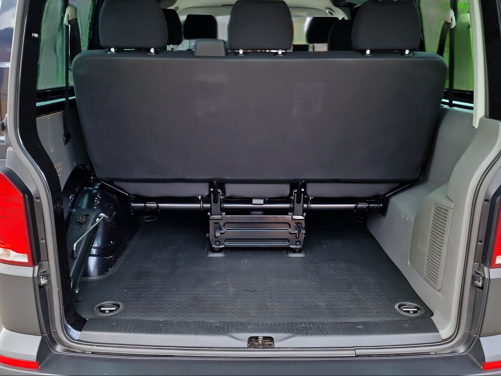 VW T6.1 2.0 TDI DSG-image-11